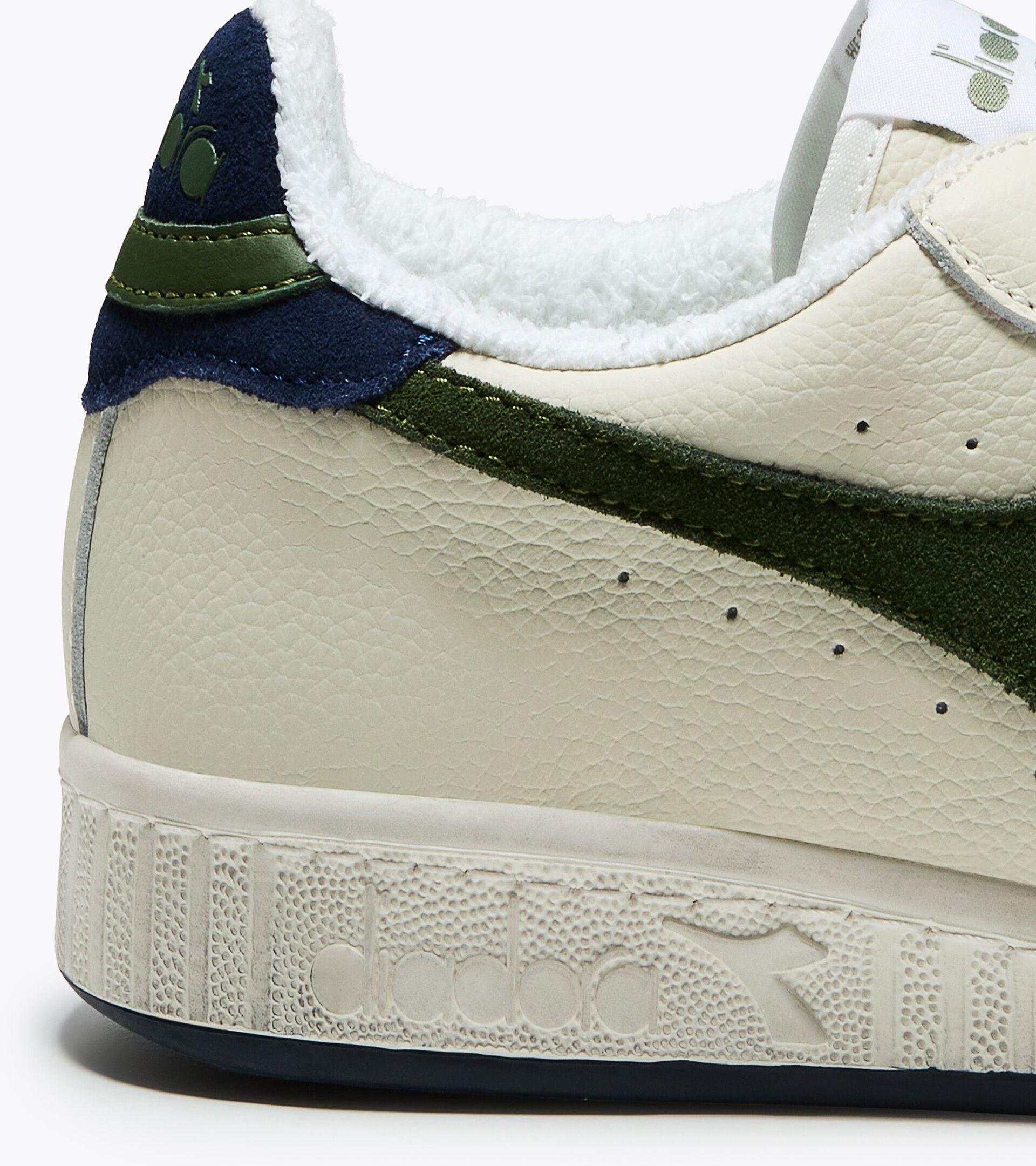 Sneakers - For every gender GAME LOW SUEDE TOWEL WHITE/GREEN - Diadora