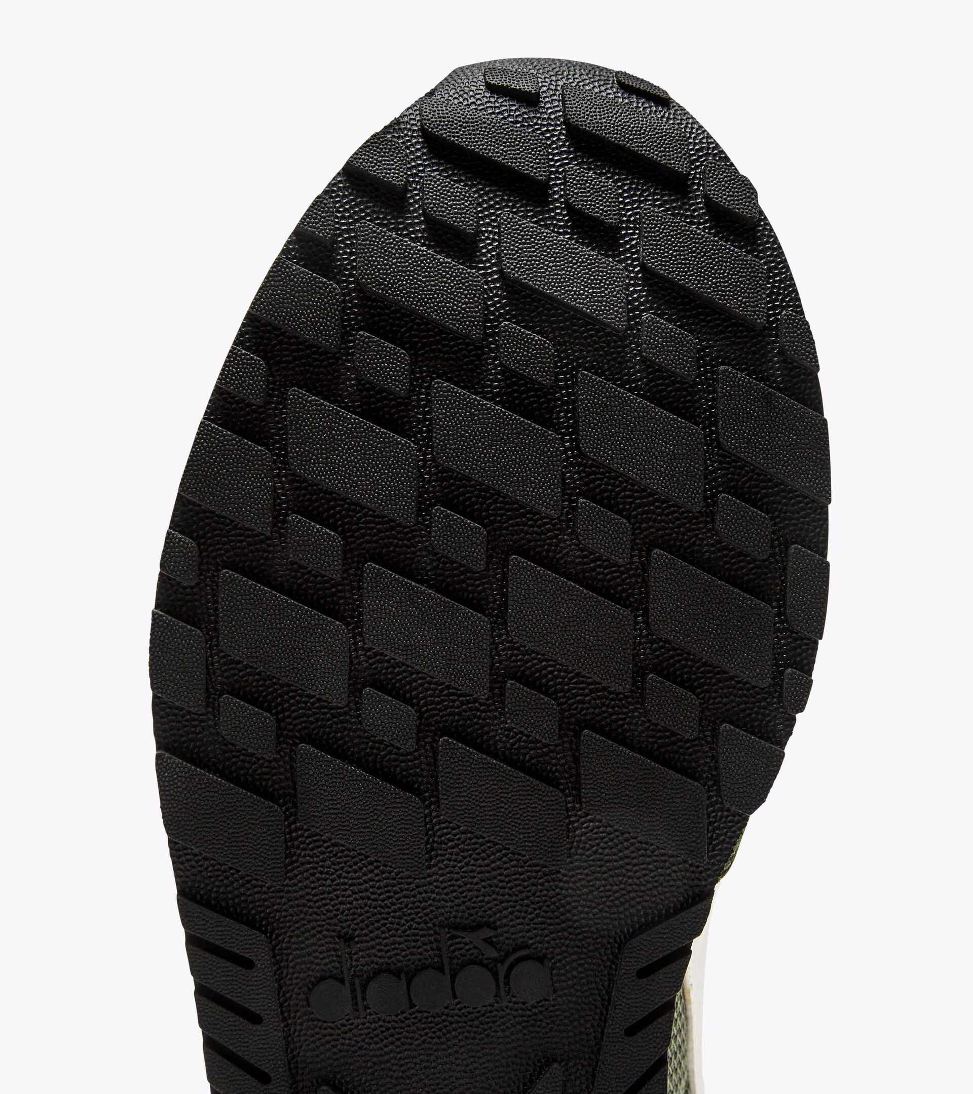 Sneakers en daim - Pour tous les genres
 CAMARO M2 OLIVINE - Diadora
