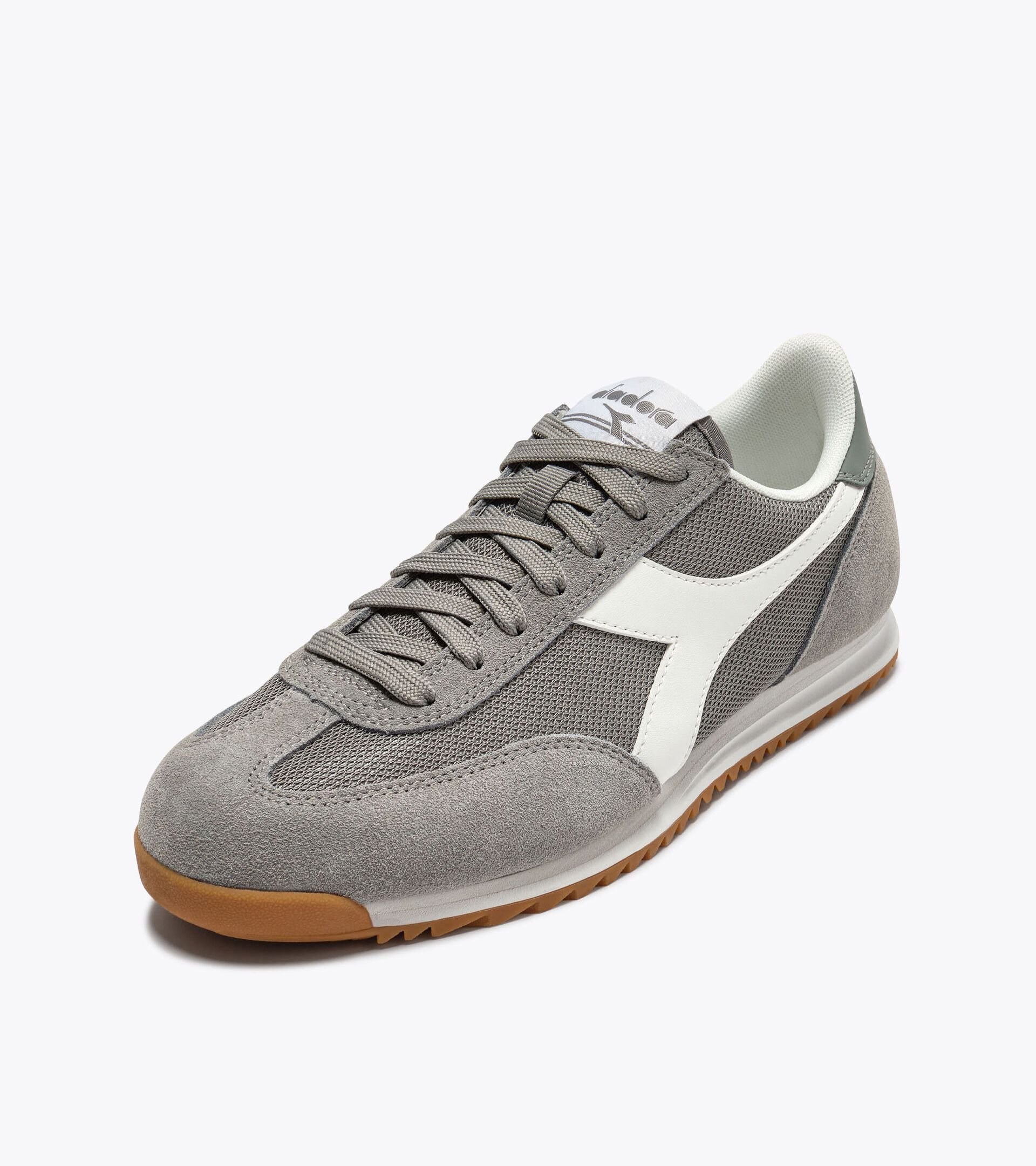 Low-profile suede sneaker - All-gender CROSS GRAY LIMESTONE - Diadora