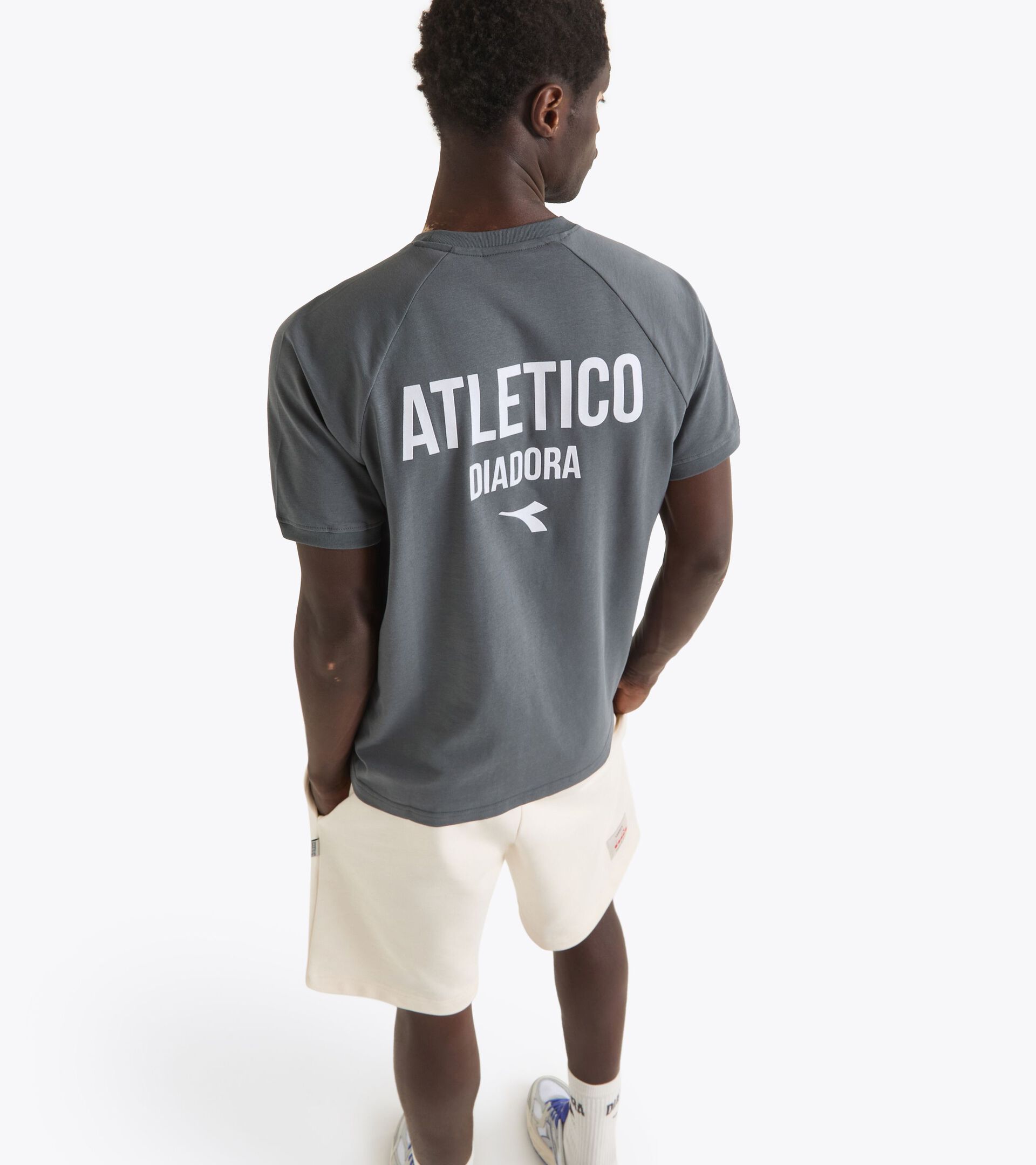 T-shirt Legacy - Made in Italy - Pour tous les genres T-SHIRT SS LEGACY ROCHE DE CHATEAU - Diadora