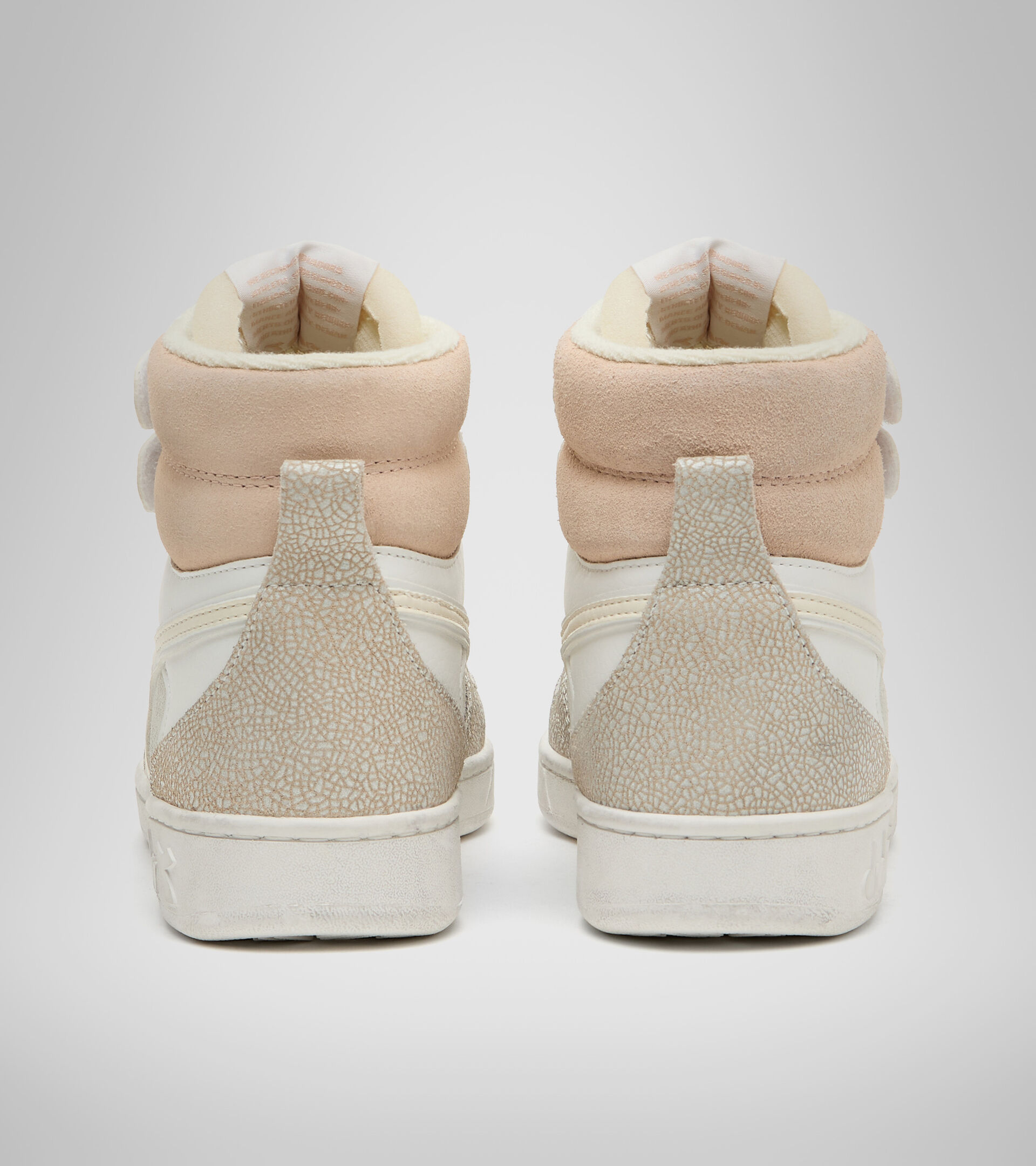 Footwear Sportswear DONNA MAGIC BASKET MID ICONA WN BLANCO MURMURAR Diadora