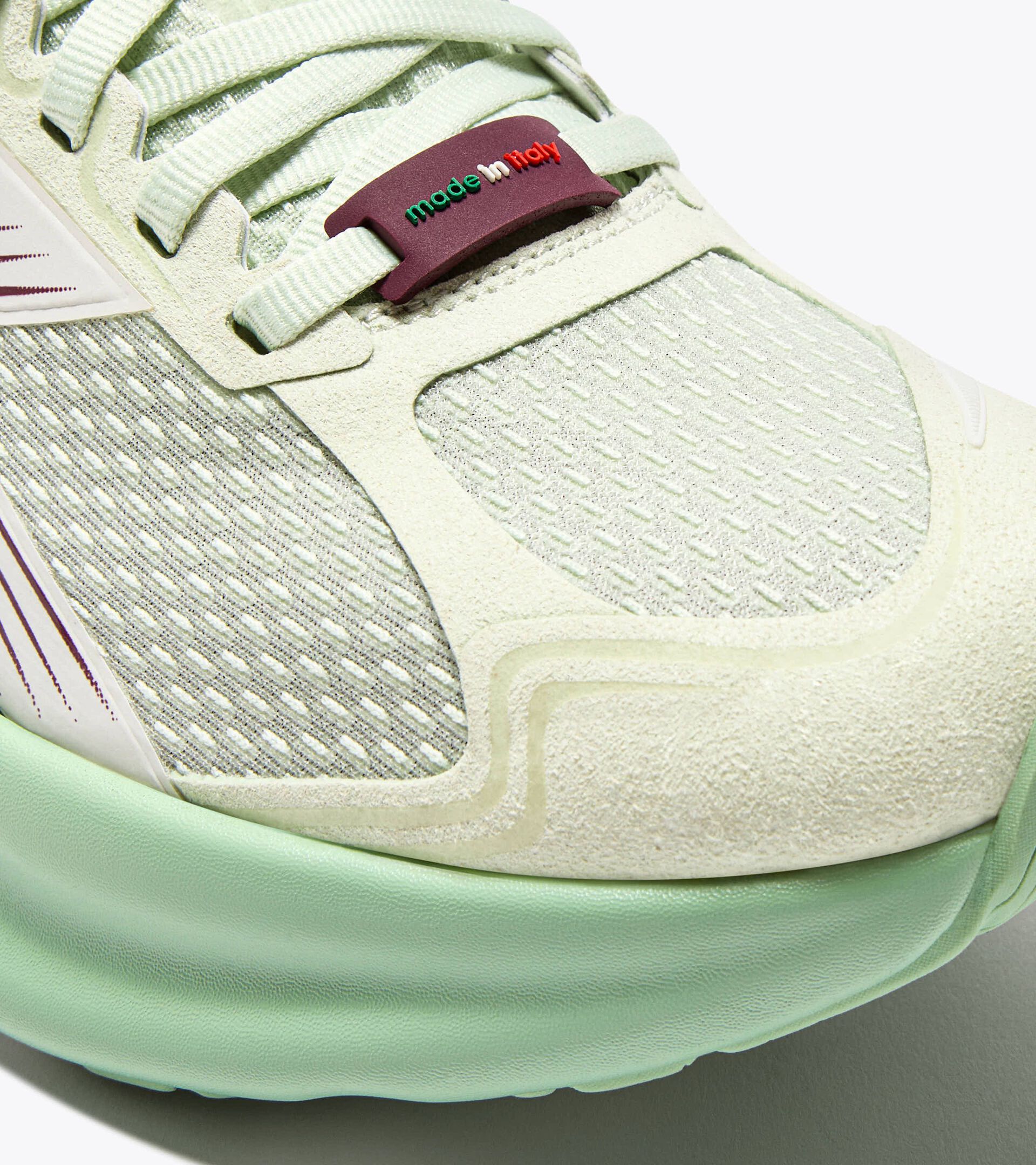 Made in Italy running shoe - Lightness and cushioning - All-Gender ATOMO STAR ALMOST AQUA/WHITE - Diadora