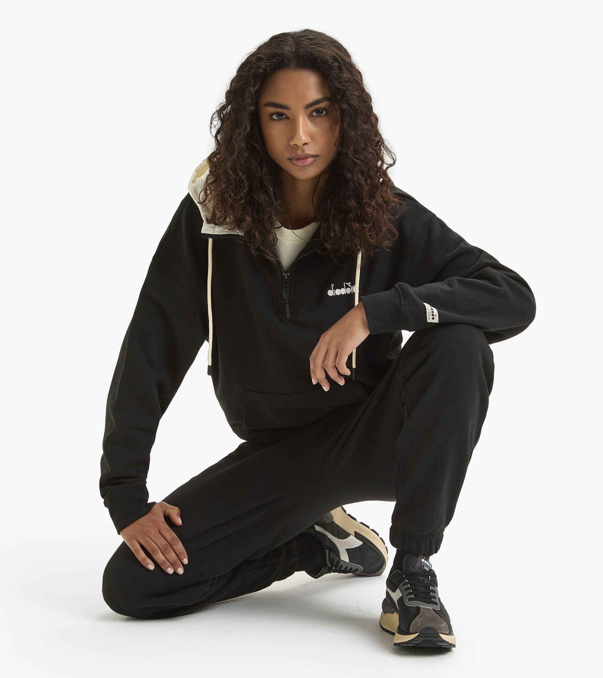 Jogger – made in Italy - genderneutral JOGGER PANTS LEGACY SCHWARZ - Diadora