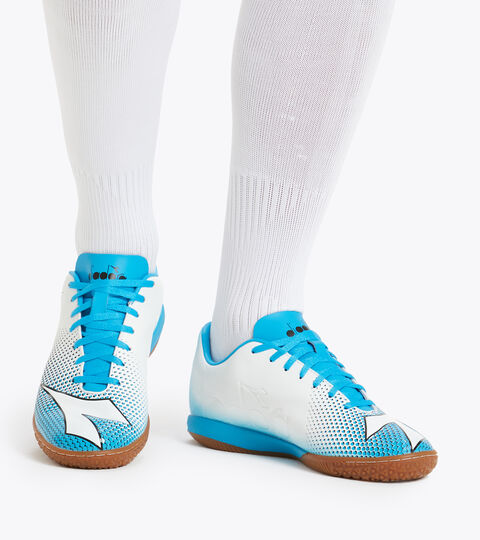 BOMBER IDR, WHITE/CYAN BLUE FLUO/BLACK Indoor and parquet court futsal boots BOMBER IDR WHITE/CYAN BLUE FLUO/BLACK - Diadora