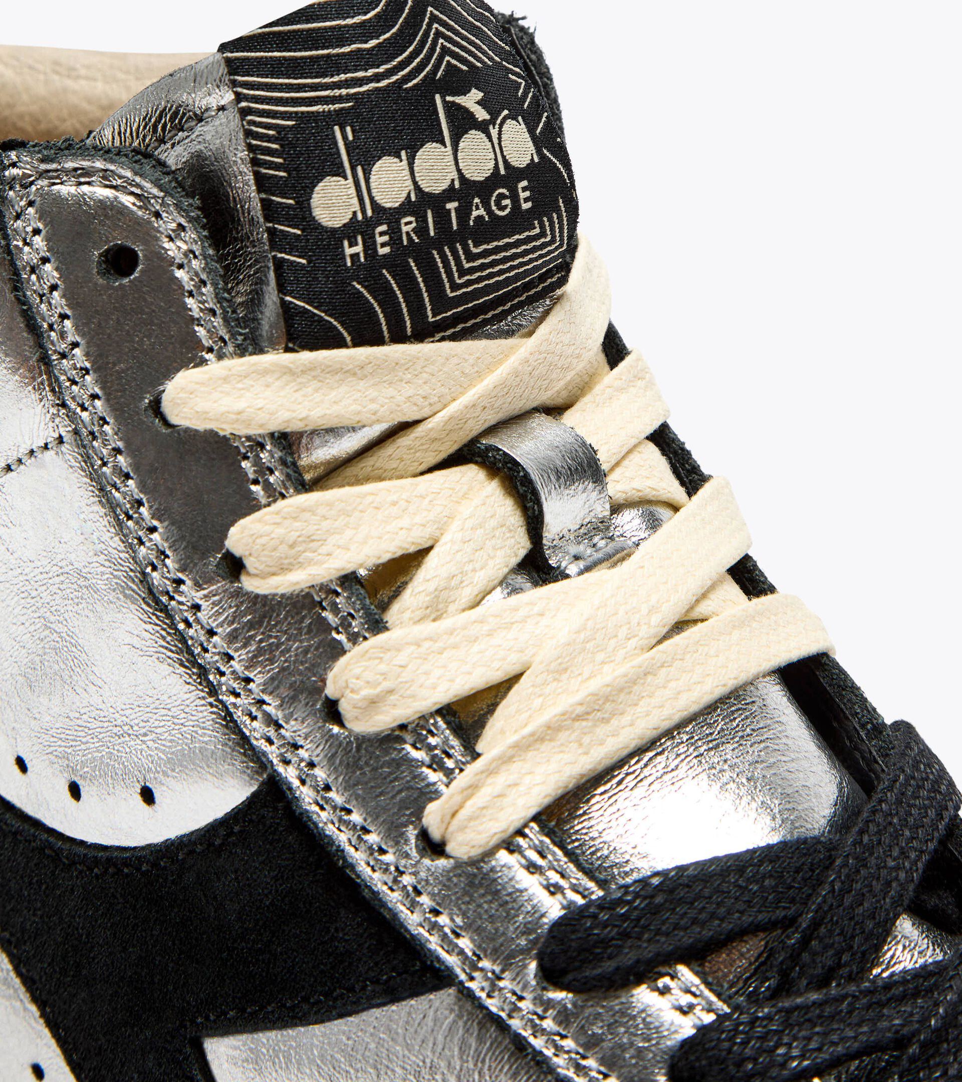 Sneaker Heritage aus metallisiertem Leder - Für alle Geschlechter
PRESTIGE HIGH METAL USED SILBER - Diadora