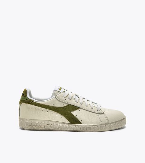 Sporty sneakers - Gender neutral GAME L LOW WAXED SUEDE POP WHITE/FERN - Diadora
