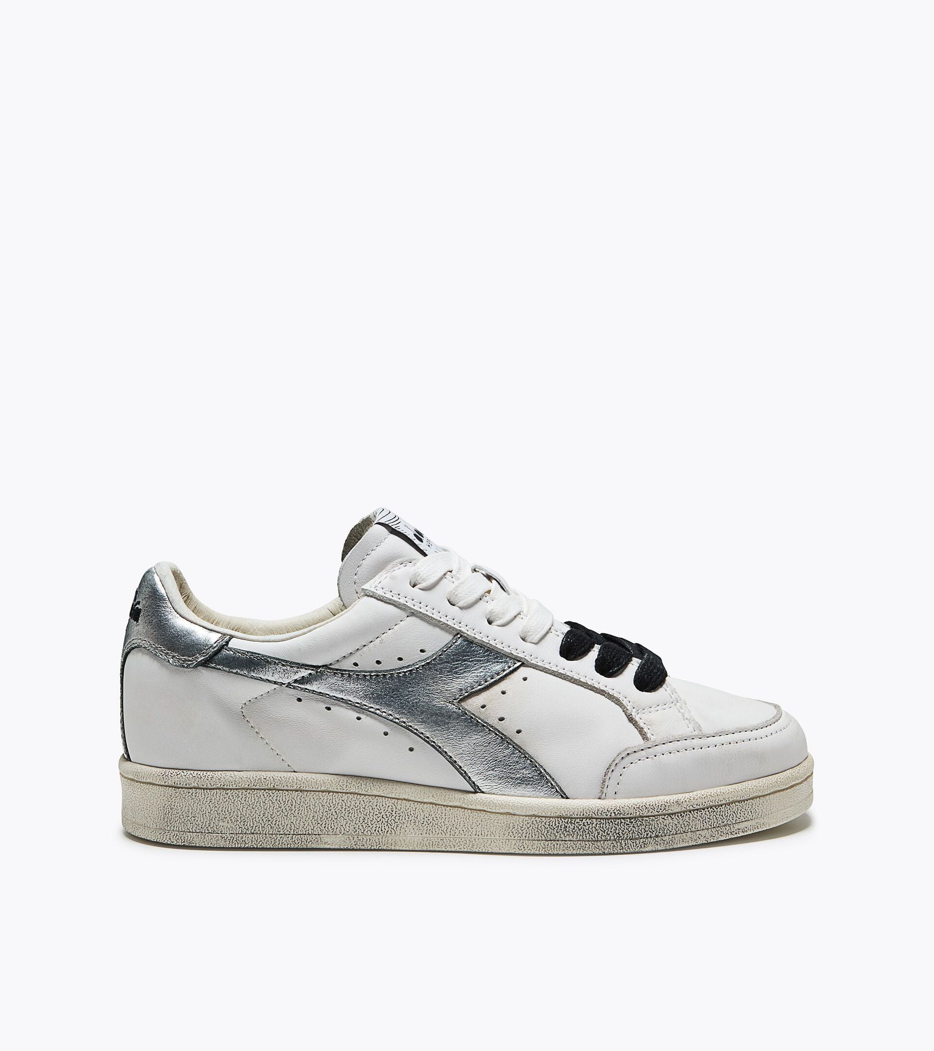 Heritage Shoe in Metallic Leather - Women&rsquo;s PRESTIGE METALLIC WN WHITE/SILVER - Diadora