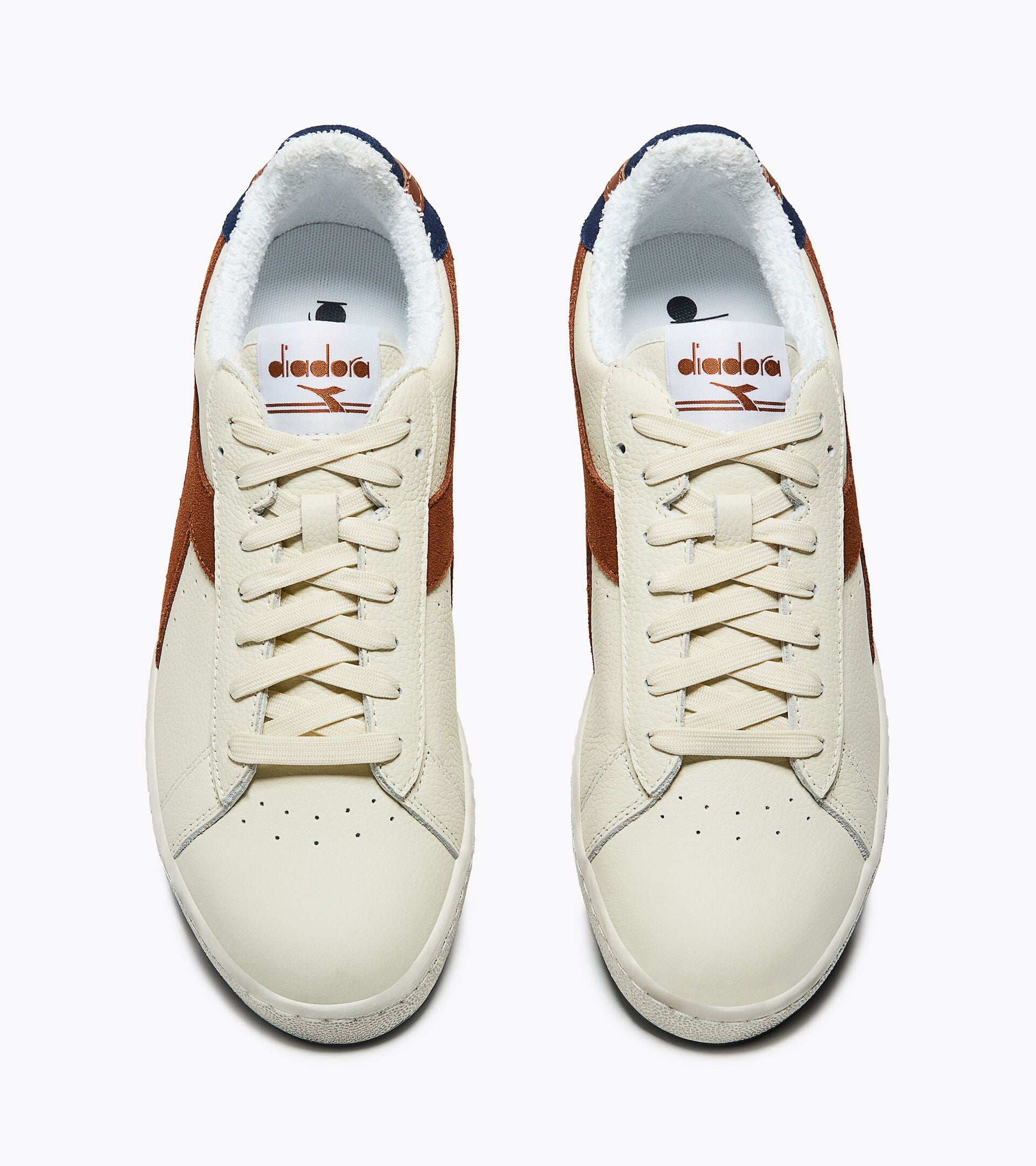 Sneakers - For every gender GAME LOW SUEDE TOWEL WHITE/BROWN - Diadora