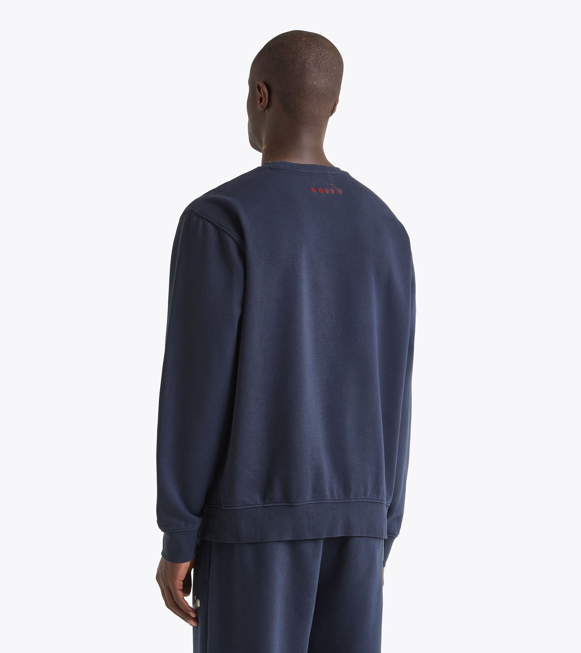 College-style inspired crewneck - Run Valley - All-gender
SWEATSHIRT CREW RUN VALLEY BLUE DENIM - Diadora