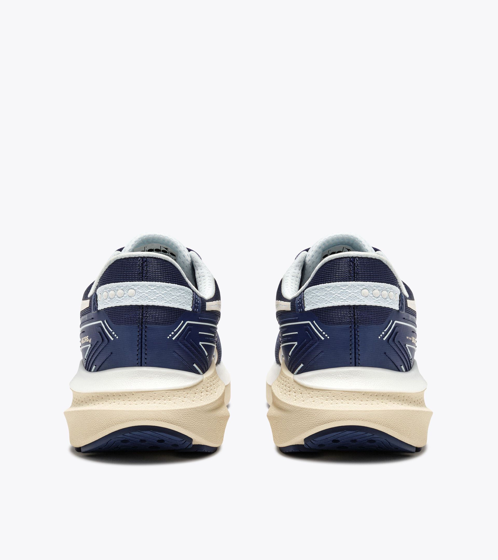 Zapatilla de running con horma ancha - Estabilidad y protecci&oacute;n - Mujer
 MYTHOS BLUSHIELD VIGORE V WIDE W BEACON BLUE /WHISPER WHITE - Diadora