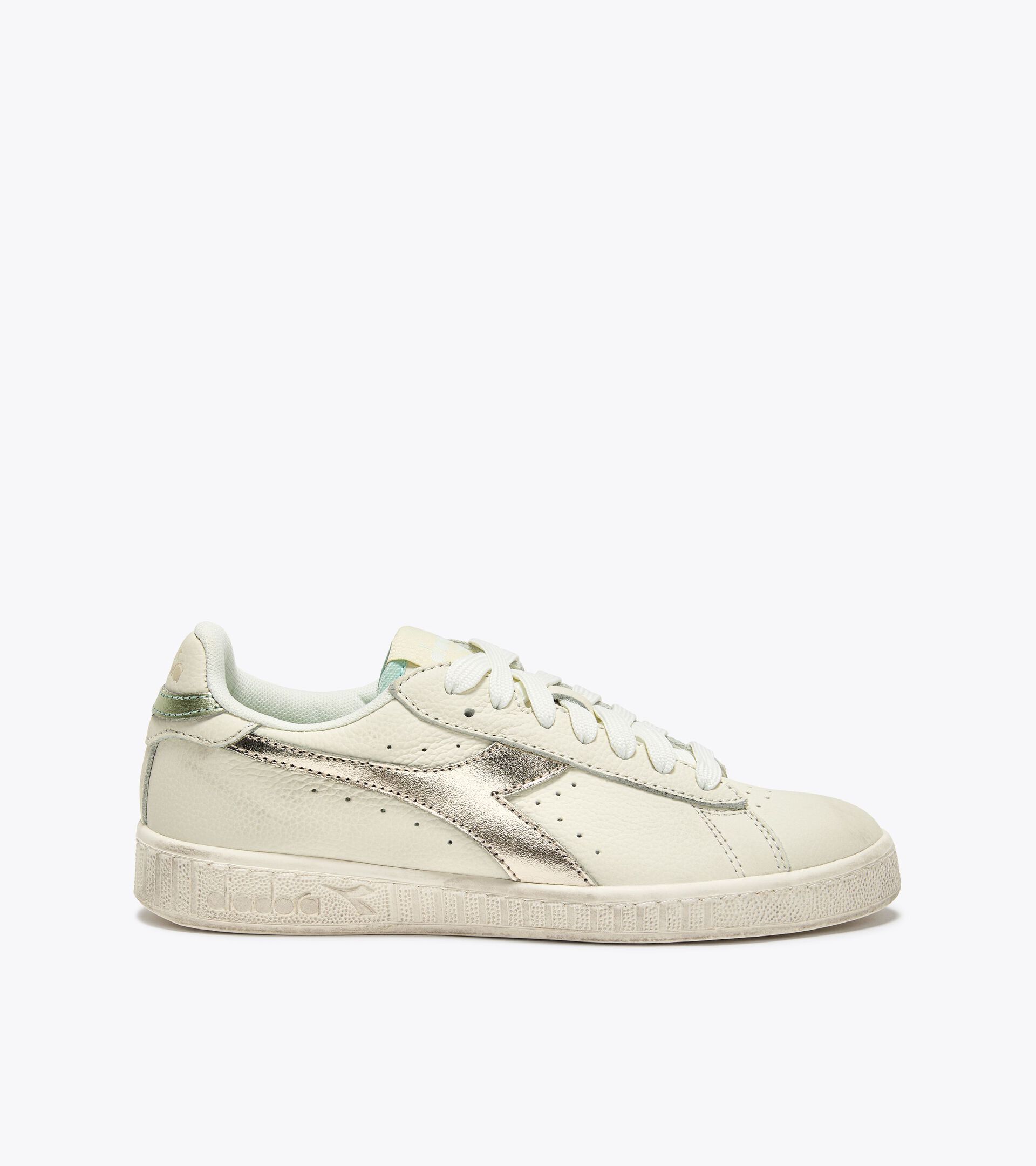 Leather sports sneakers - Women&rsquo;s GAME L LOW WAXED METAL WN WHITE/FROZEN DEW - Diadora