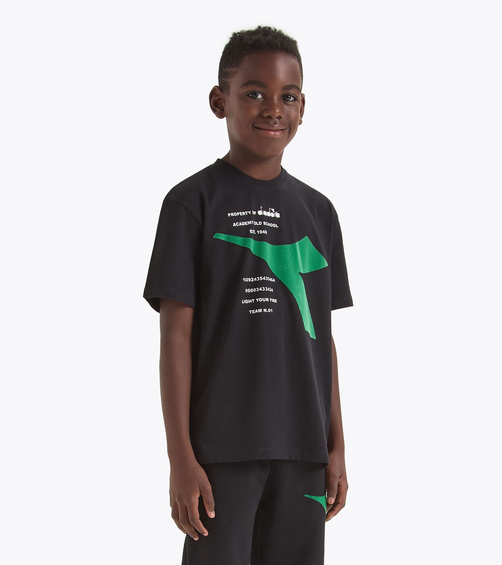 T-shirt with a contrasted logo - Boy JB. T-SHIRT SS FREGIO BLACK - Diadora