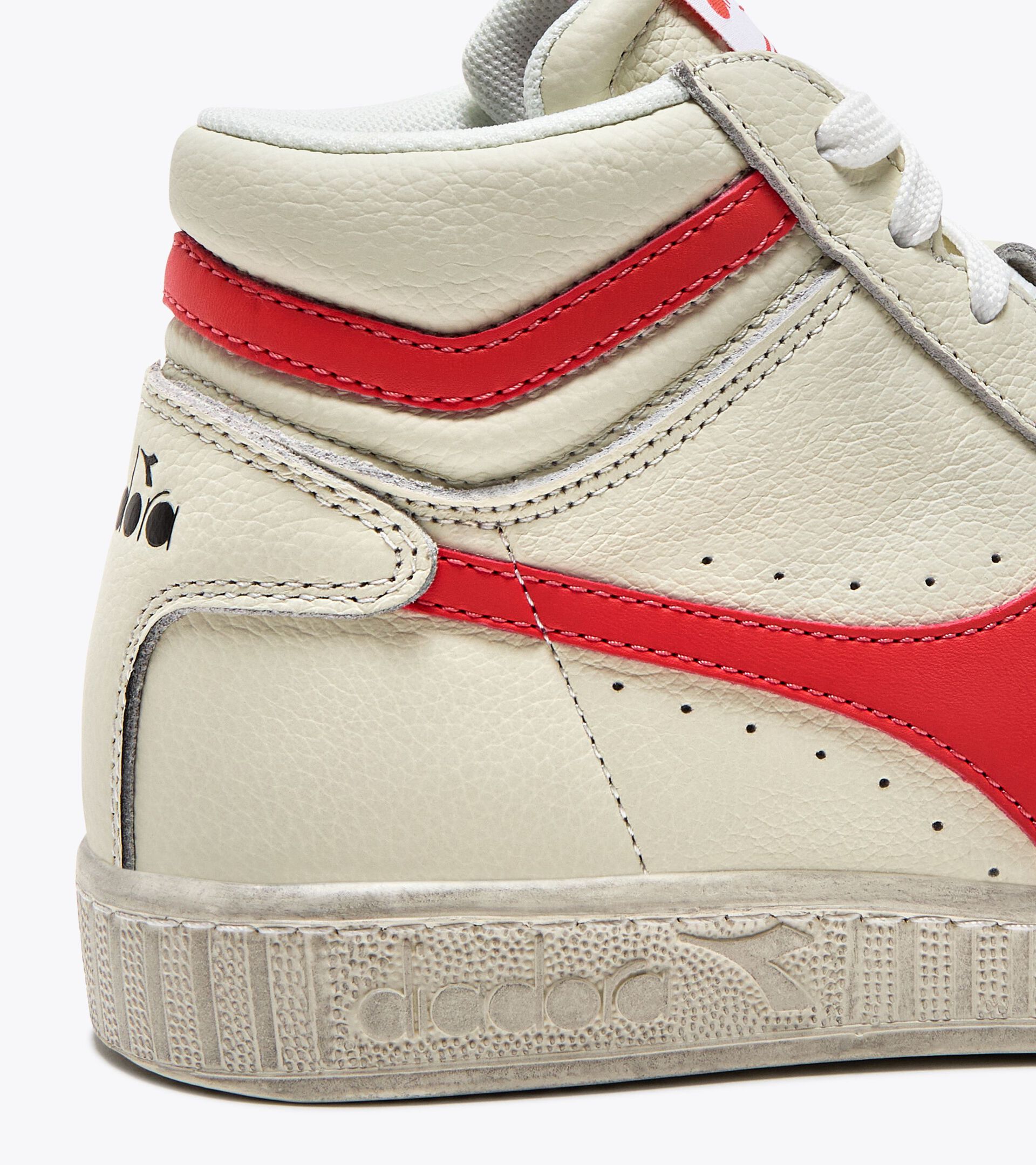 Scarpa sportiva - Unisex GAME L HIGH FLUO WAXED BIANCO OTTICO/ROSSO CORALLO - Diadora