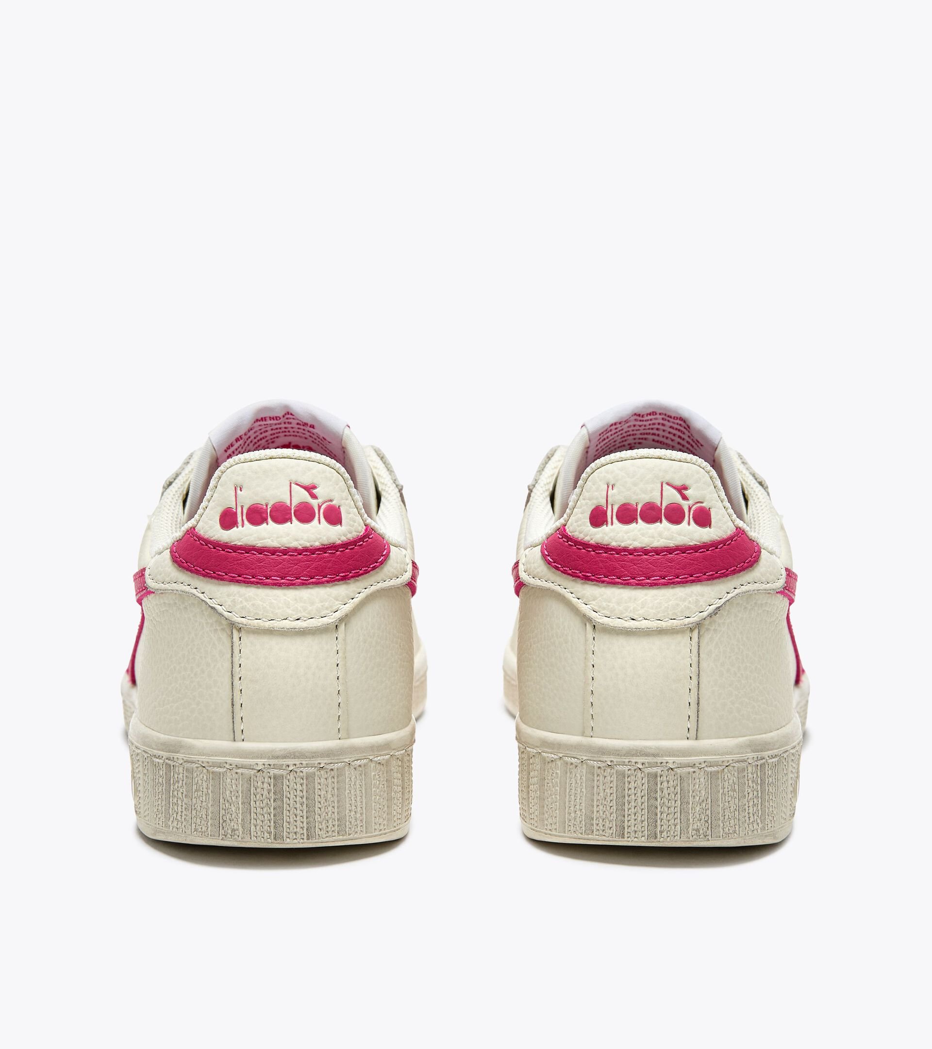 Sporty sneakers - All-Gender GAME L LOW WAXED WHITE/RASPBERRY SORBET - Diadora