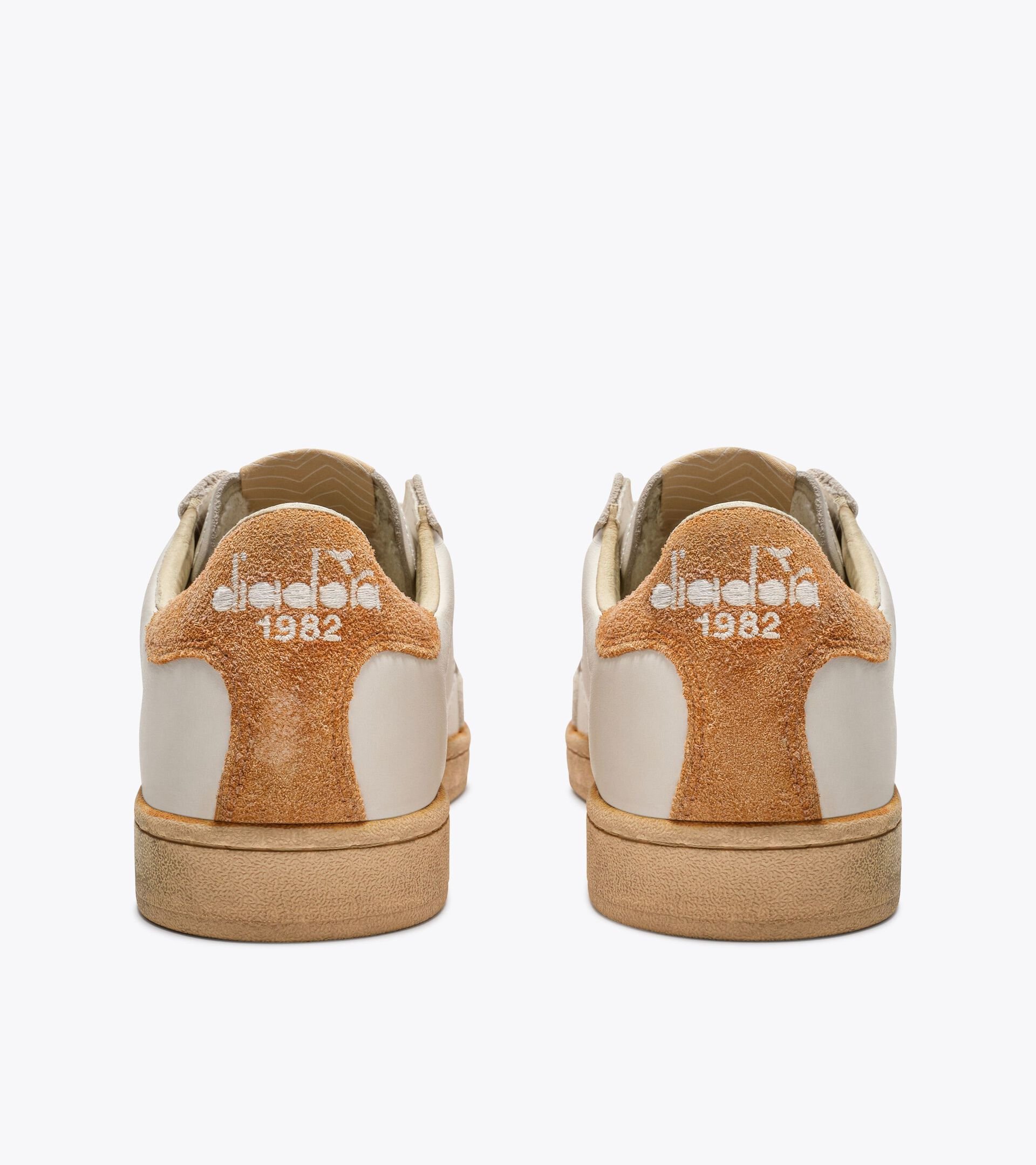 Heritage Leather Sneakers - All-gender PRESTIGE PLAIN USED HAZEL BROWN - Diadora