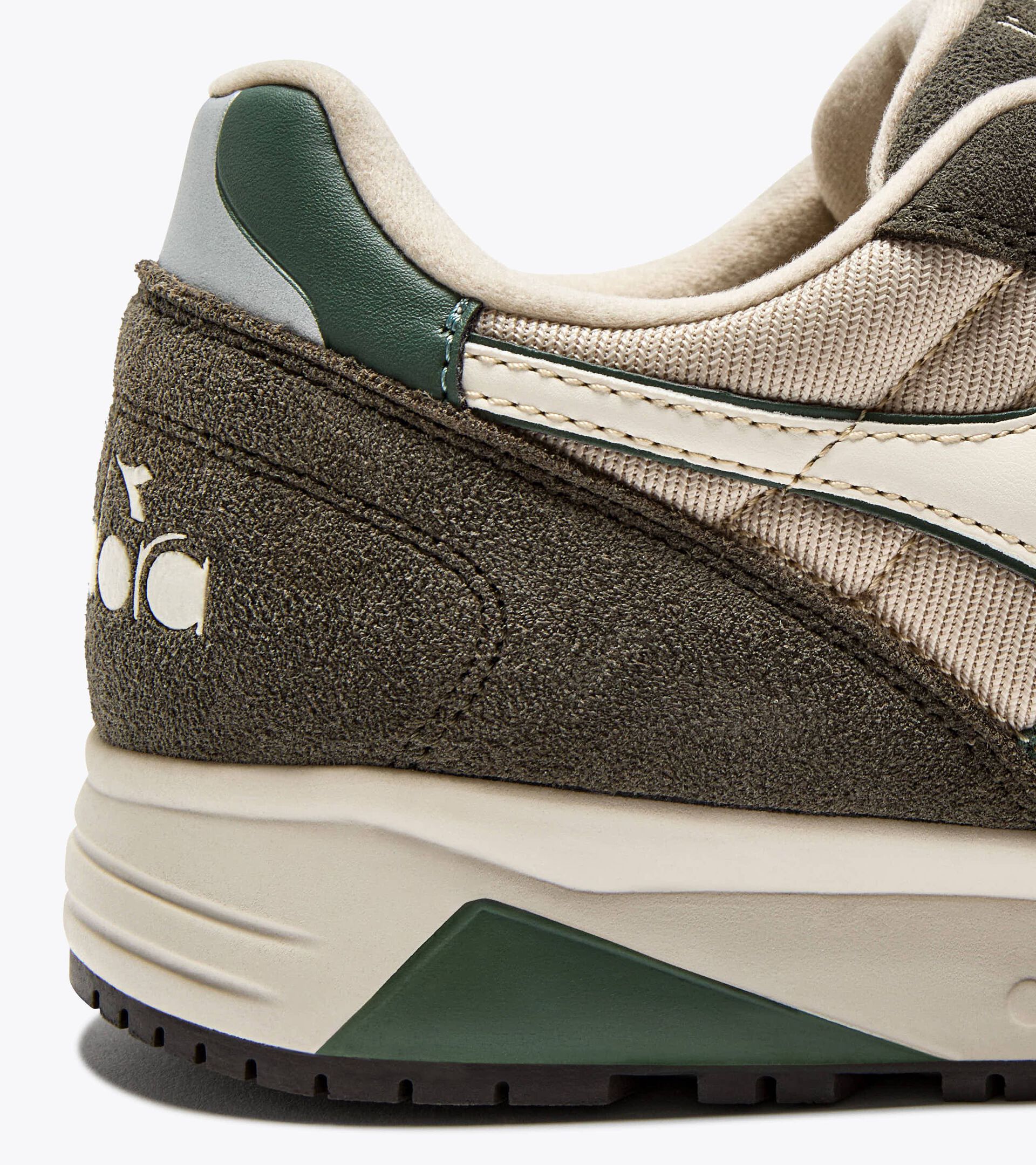 Sporty sneakers - All-Gender N902 TOFU /TARMAC/DUCK GREEN - Diadora