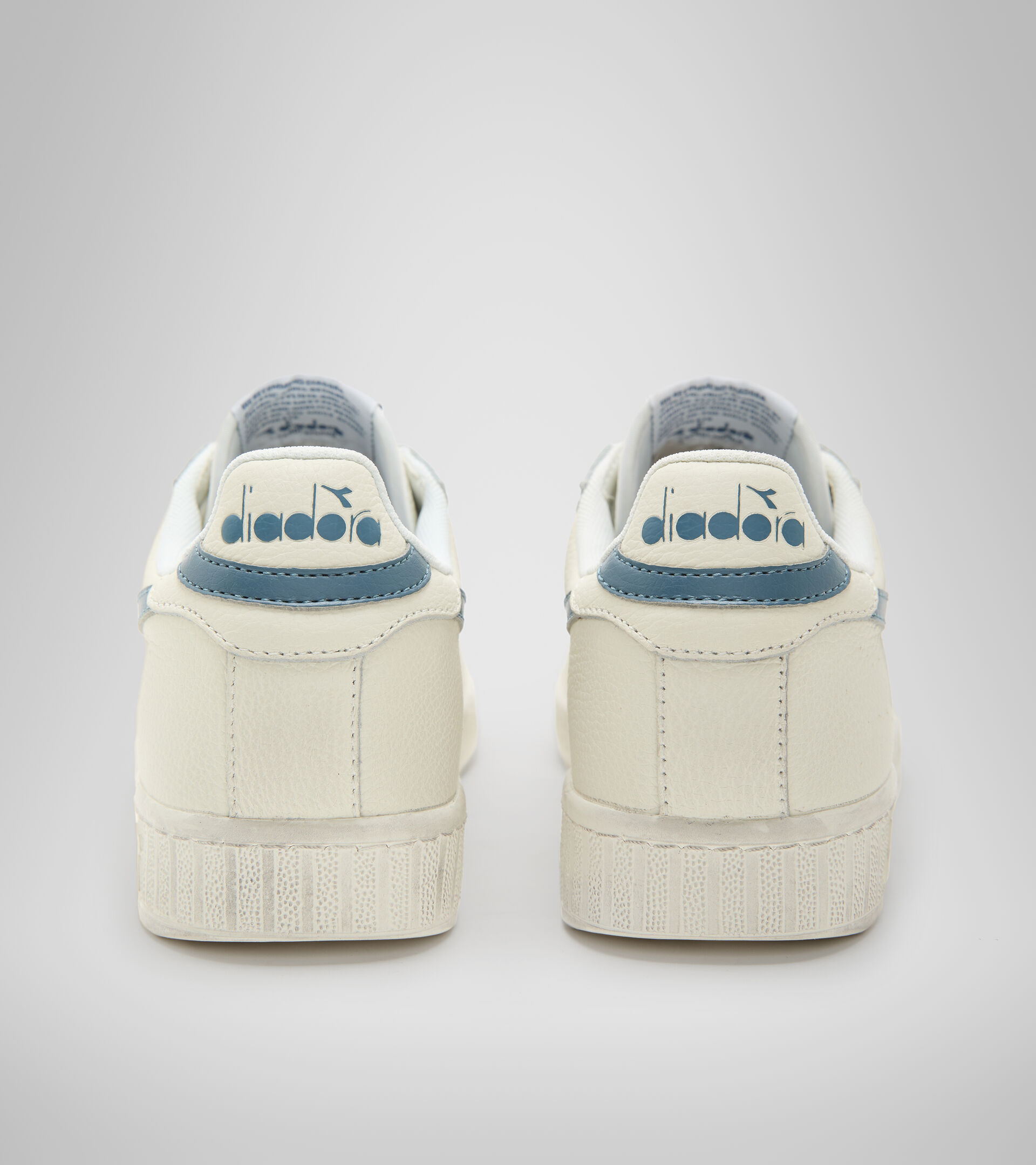 Sporty sneakers - Unisex GAME L LOW WAXED WHITE/BLUE MIRAGE - Diadora