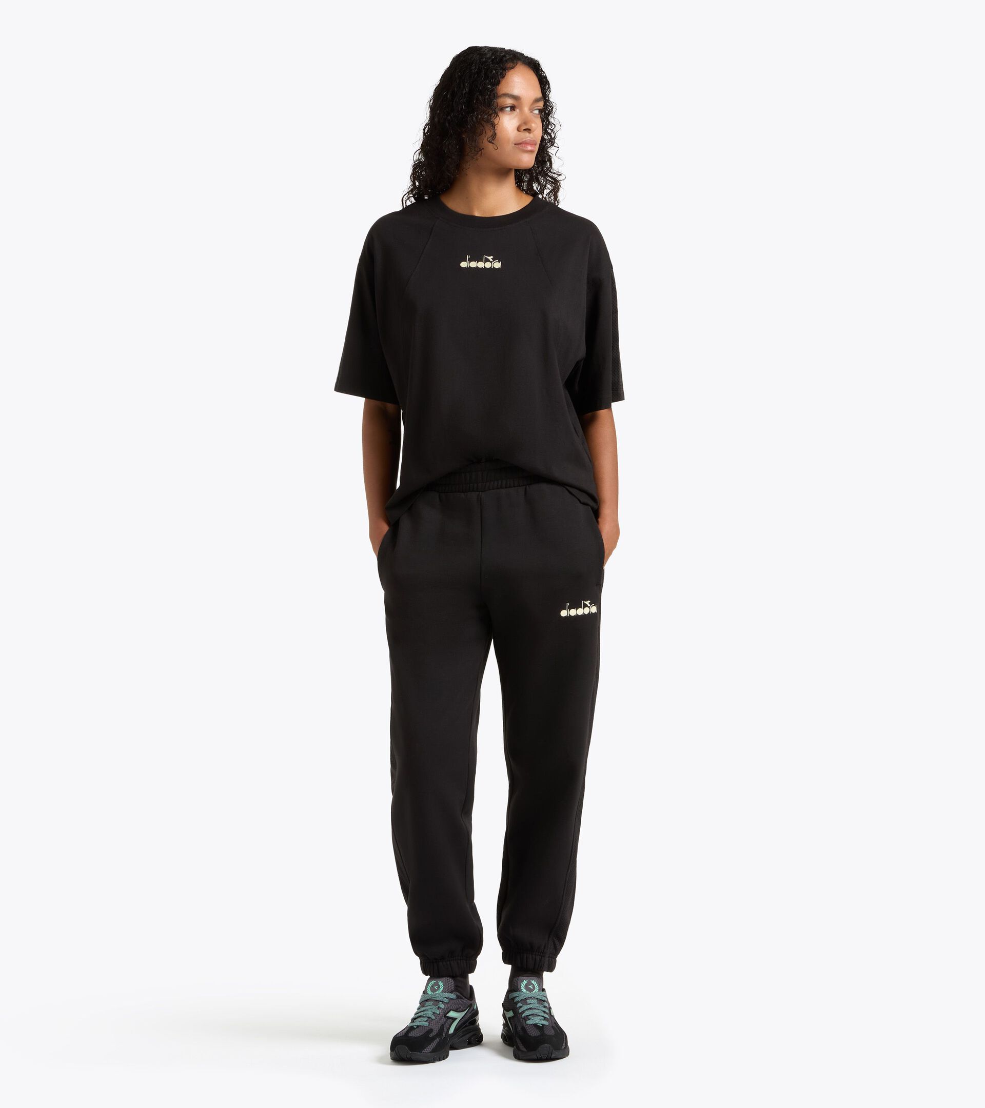 Short-sleeved T-shirt - Regular fit - Women's L. T-SHIRT SS LOGO BLACK - Diadora