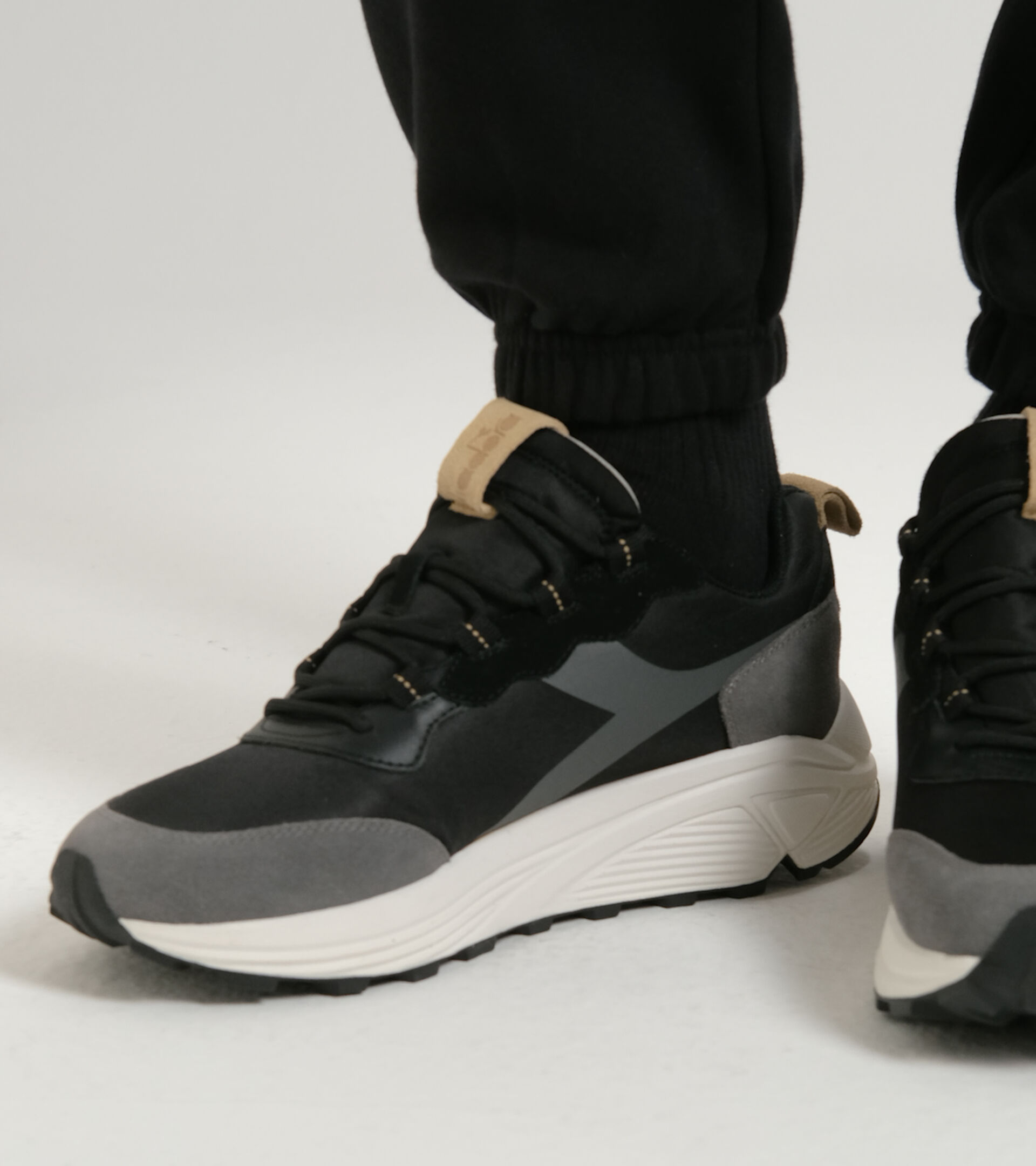 Sports shoe - Unisex RAVE FULL GRAIN SUEDE BLACK - Diadora