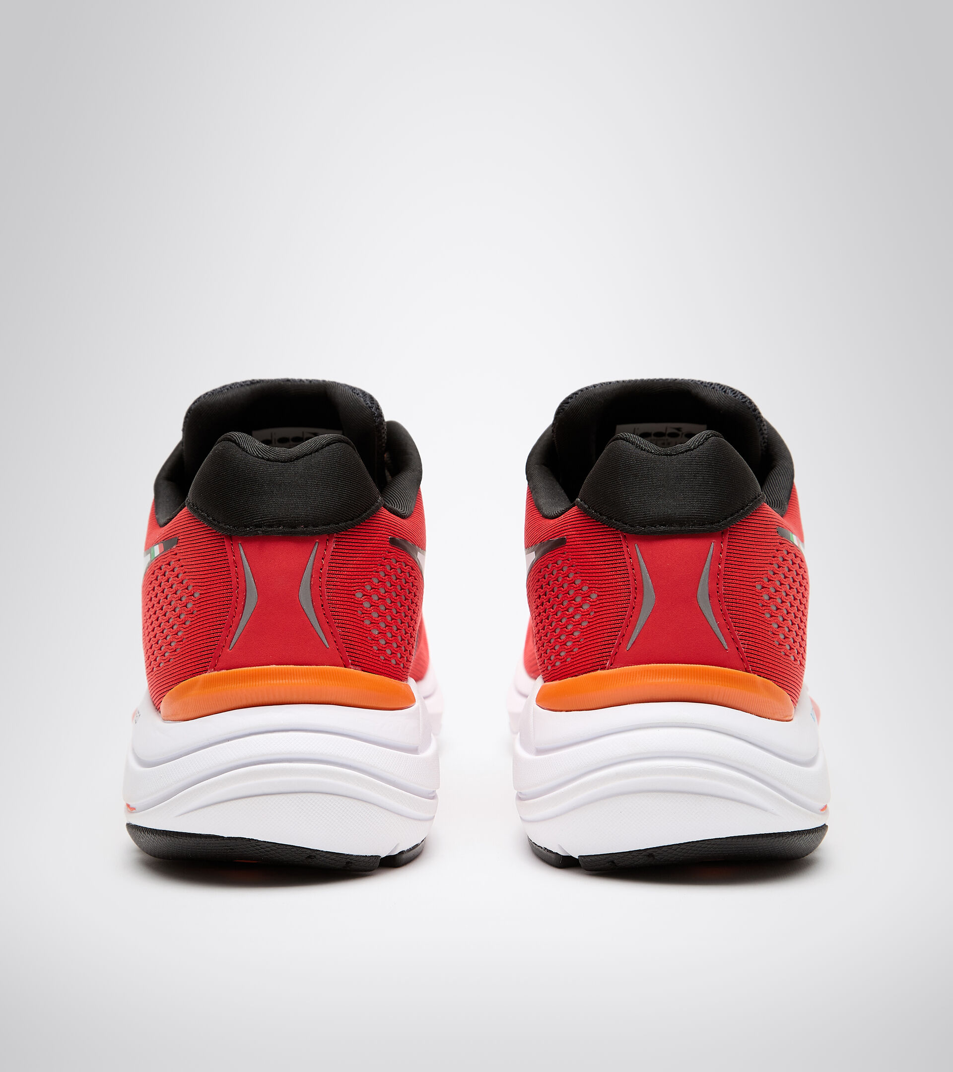 Running shoes - Men MYTHOS BLUSHIELD 7 VORTICE FIERY RED/WHITE/BLACK - Diadora