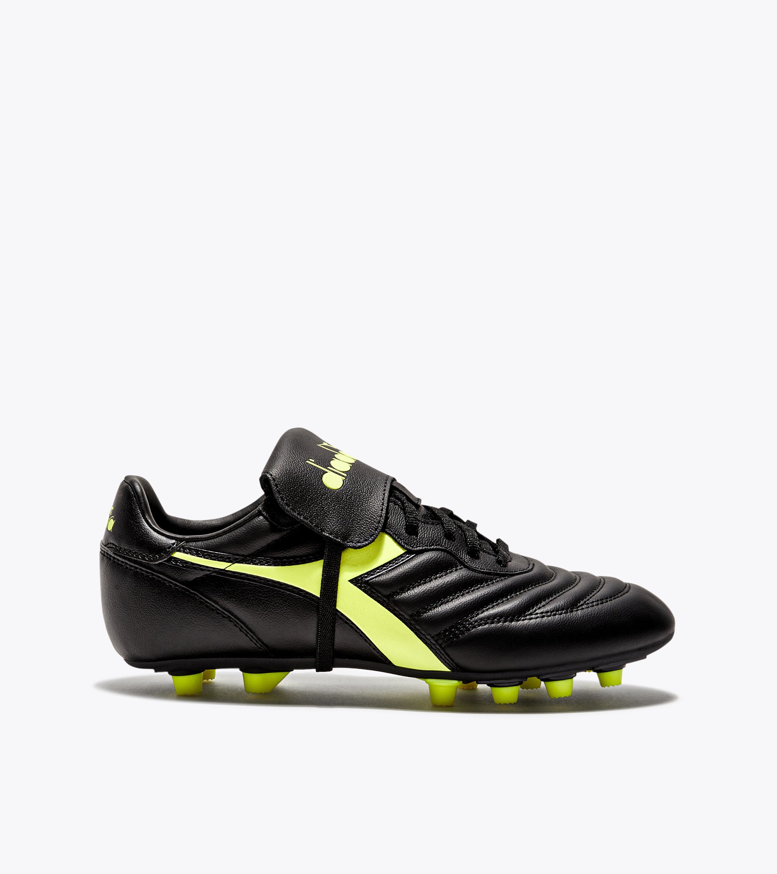Online football shoes shopping sale