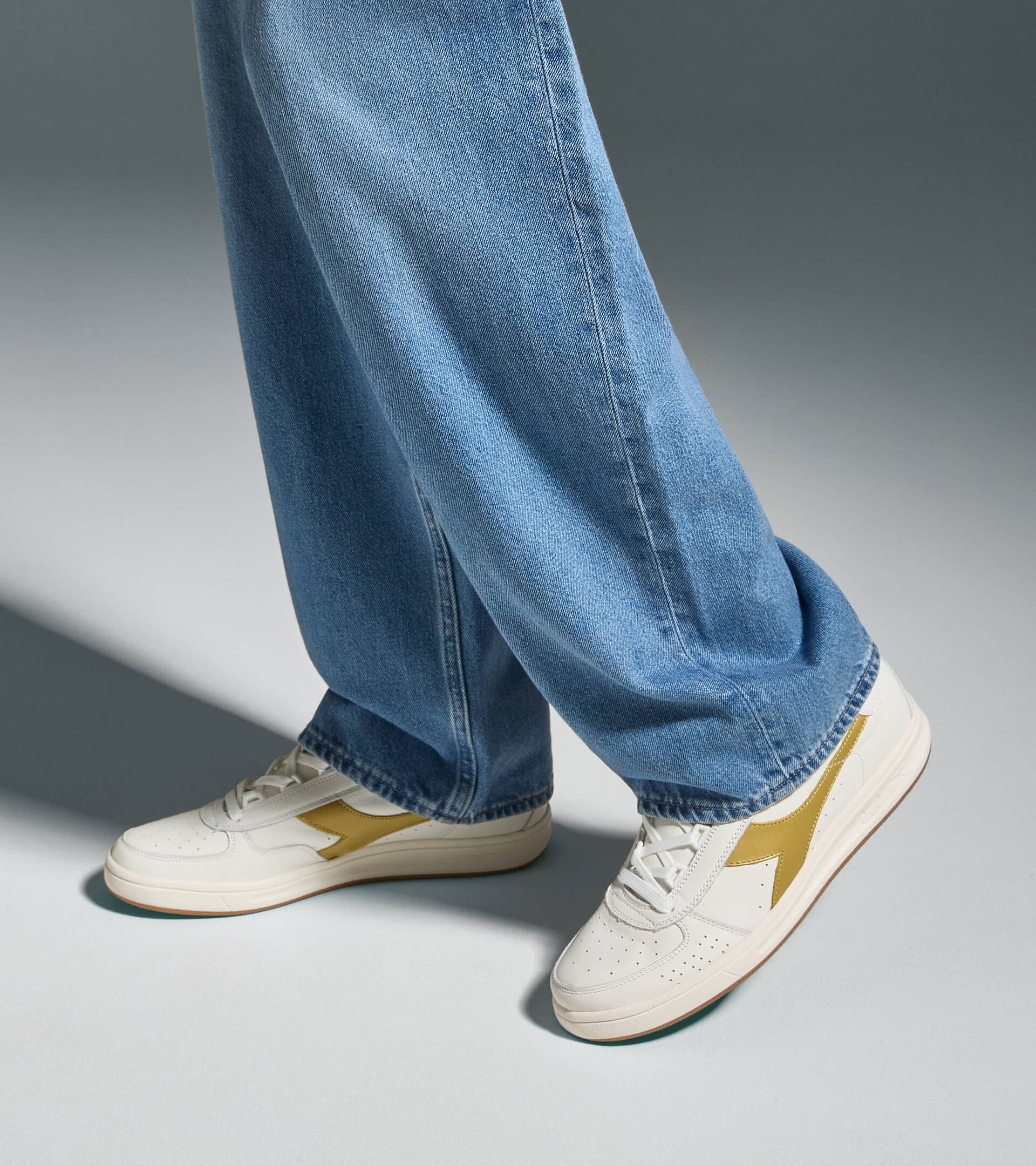 Sneaker Heritage aus Leder - Für alle Geschlechter B.ELITE '84 ITALIA WEISS/GOLD BRAUN - Diadora