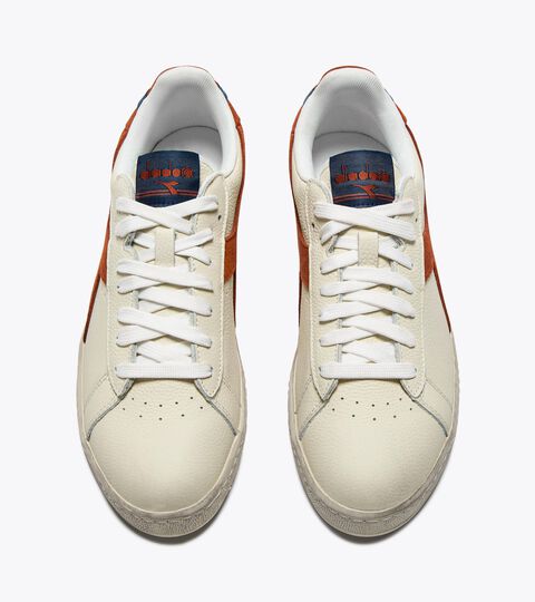 GAME L LOW WAXED SUEDE POP, WHITE/RUST Sporty sneakers - All-Gender GAME L LOW WAXED SUEDE POP WHITE/RUST - Diadora