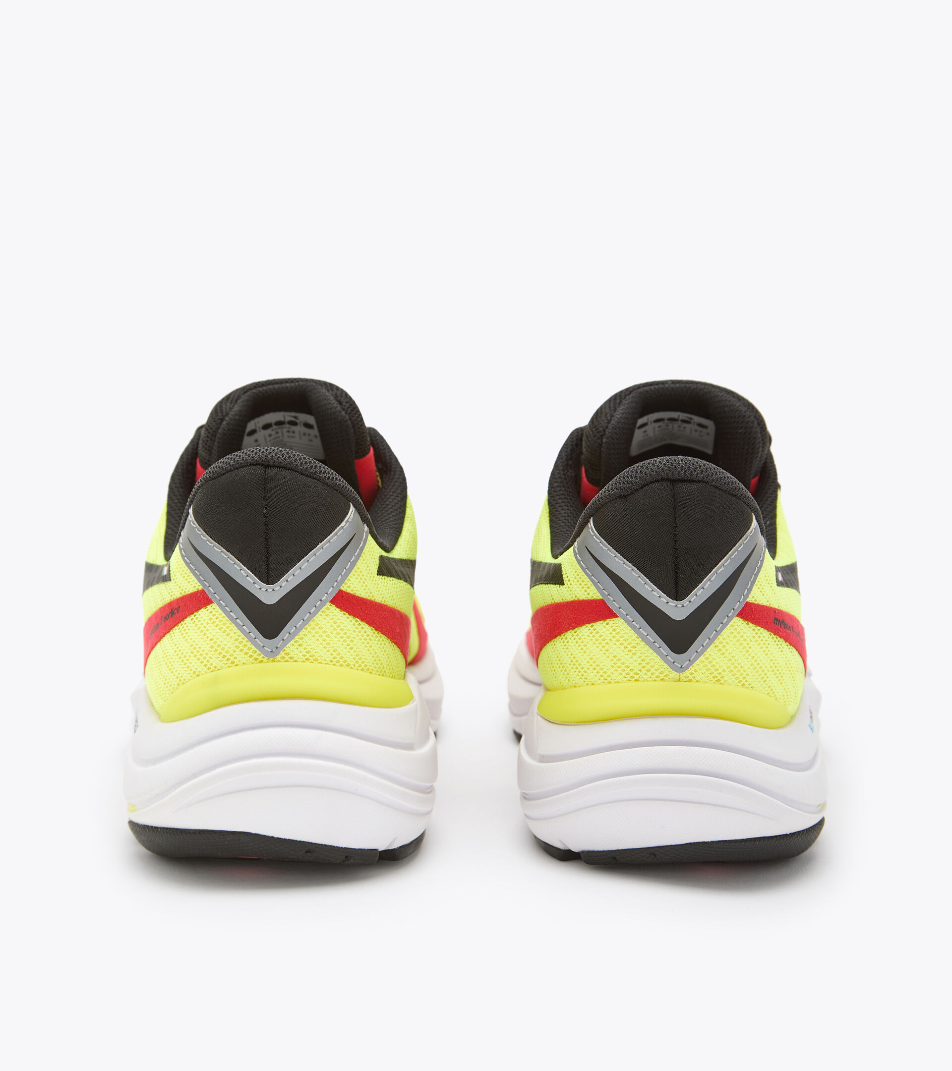 Chaussures de running - Homme MYTHOS BLUSHIELD 8 VORTICE JAUNE FL DD/NOIR/RG ARDENT - Diadora