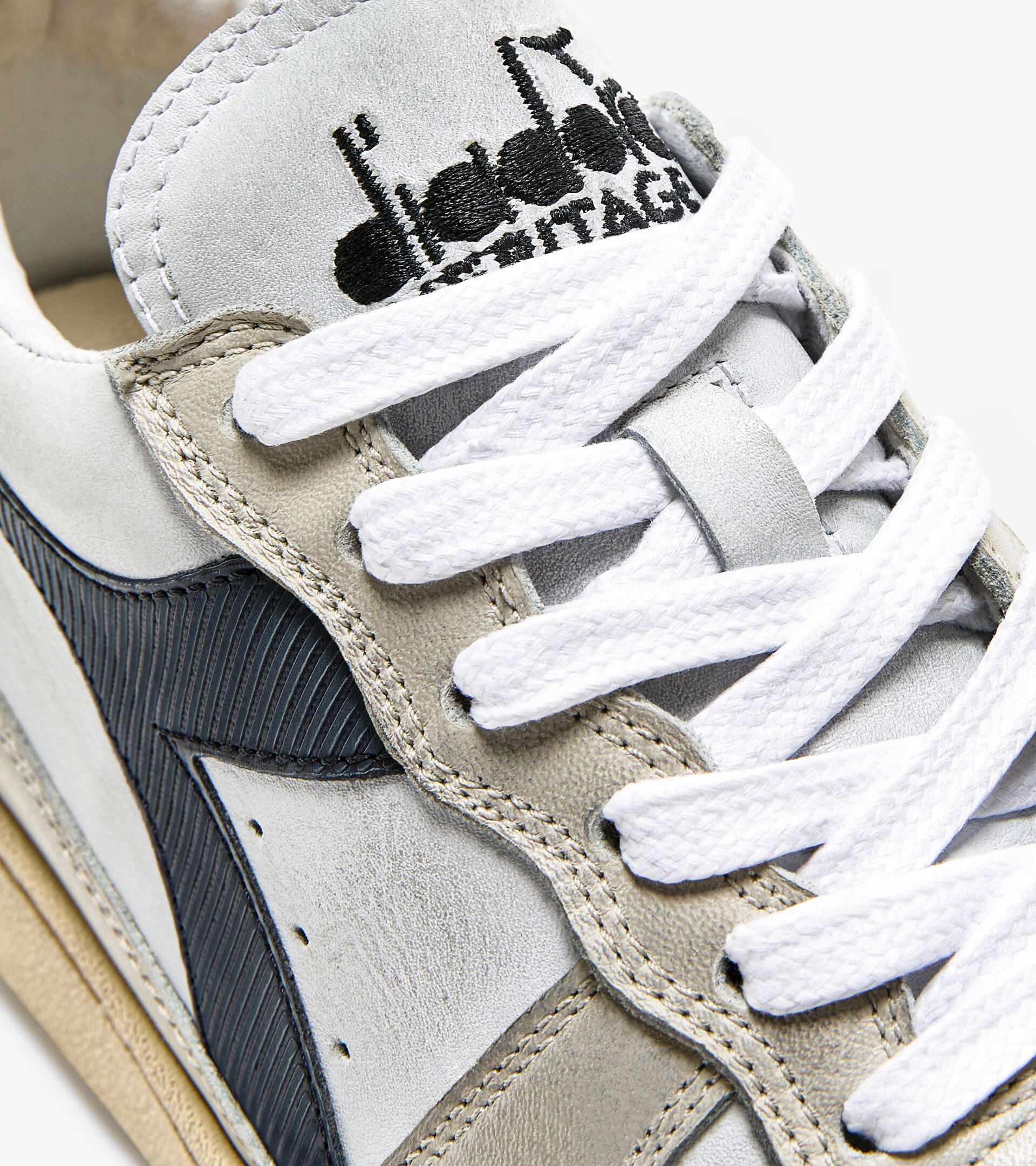 Heritage shoe - Gender Neutral MI BASKET LOW USED GRAY PELICAN - Diadora