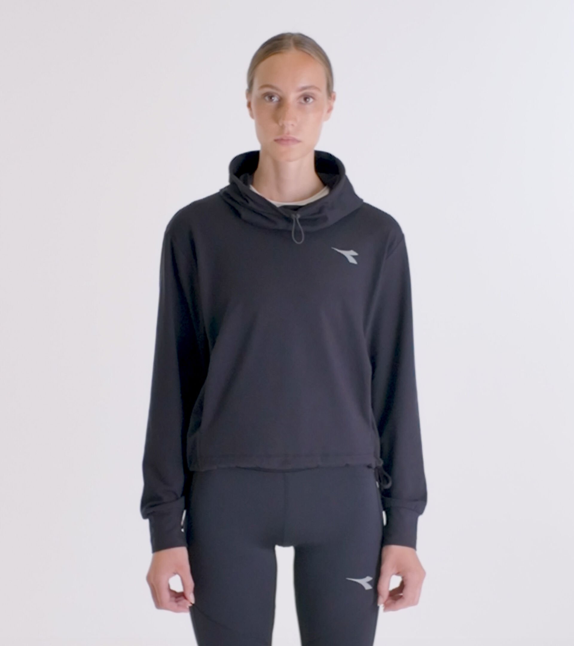 Post-workout jersey hoodie - Women’s
L. JERSEY PULLOVER HOODIE RUN CREW BLACK - Diadora