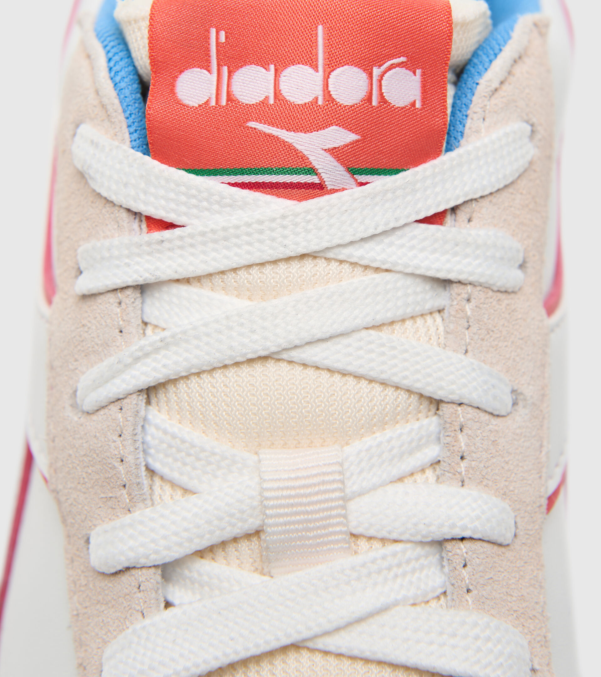 Sports shoes - Women MAGIC BASKET LOW ICONA WN BLC DE BLC/BONNIE BLUE/HOT COR - Diadora