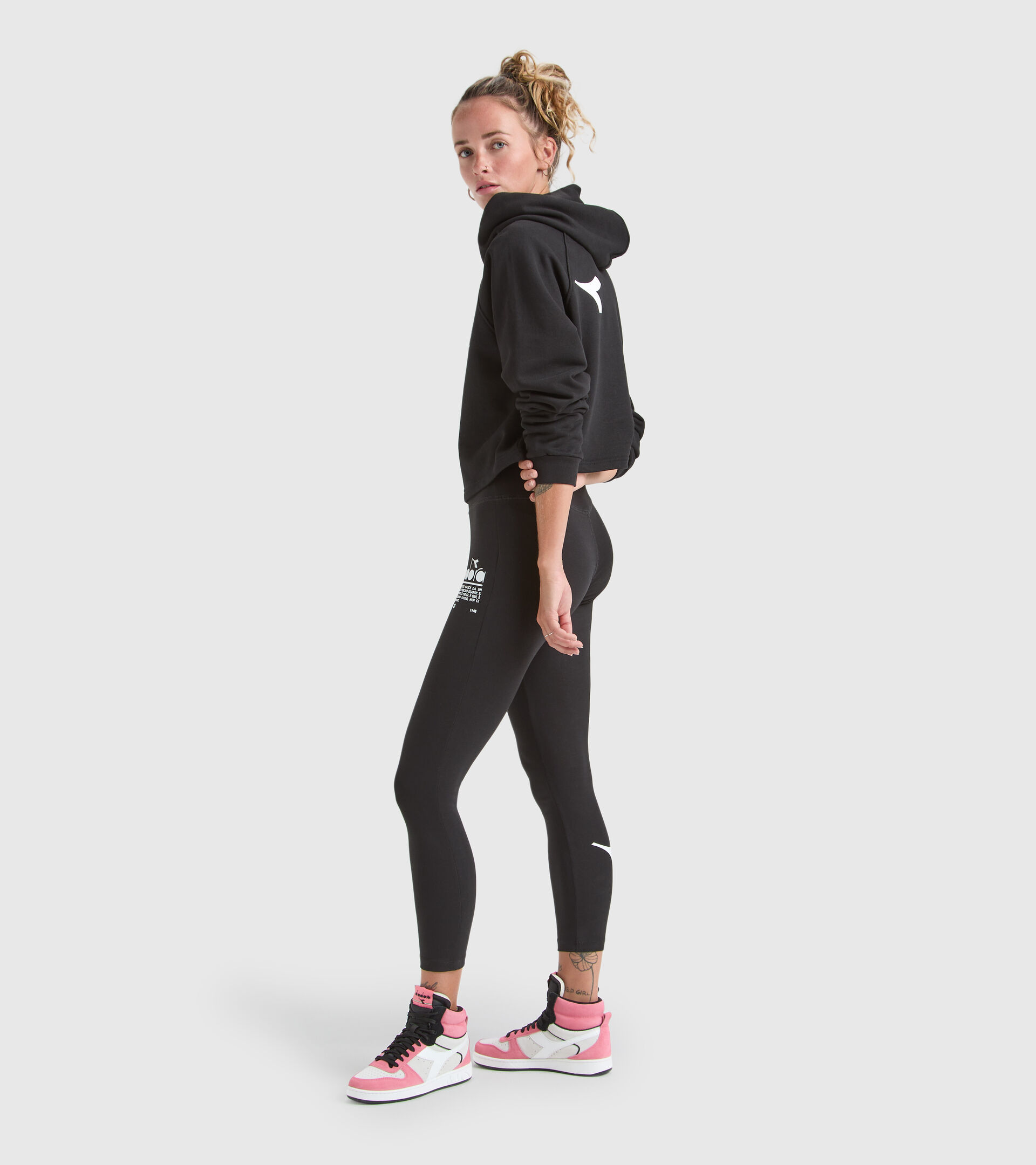 Sweatshirt aus Baumwolle mit Kapuze - Damen L. HOODIE CROP MANIFESTO SCHWARZ - Diadora