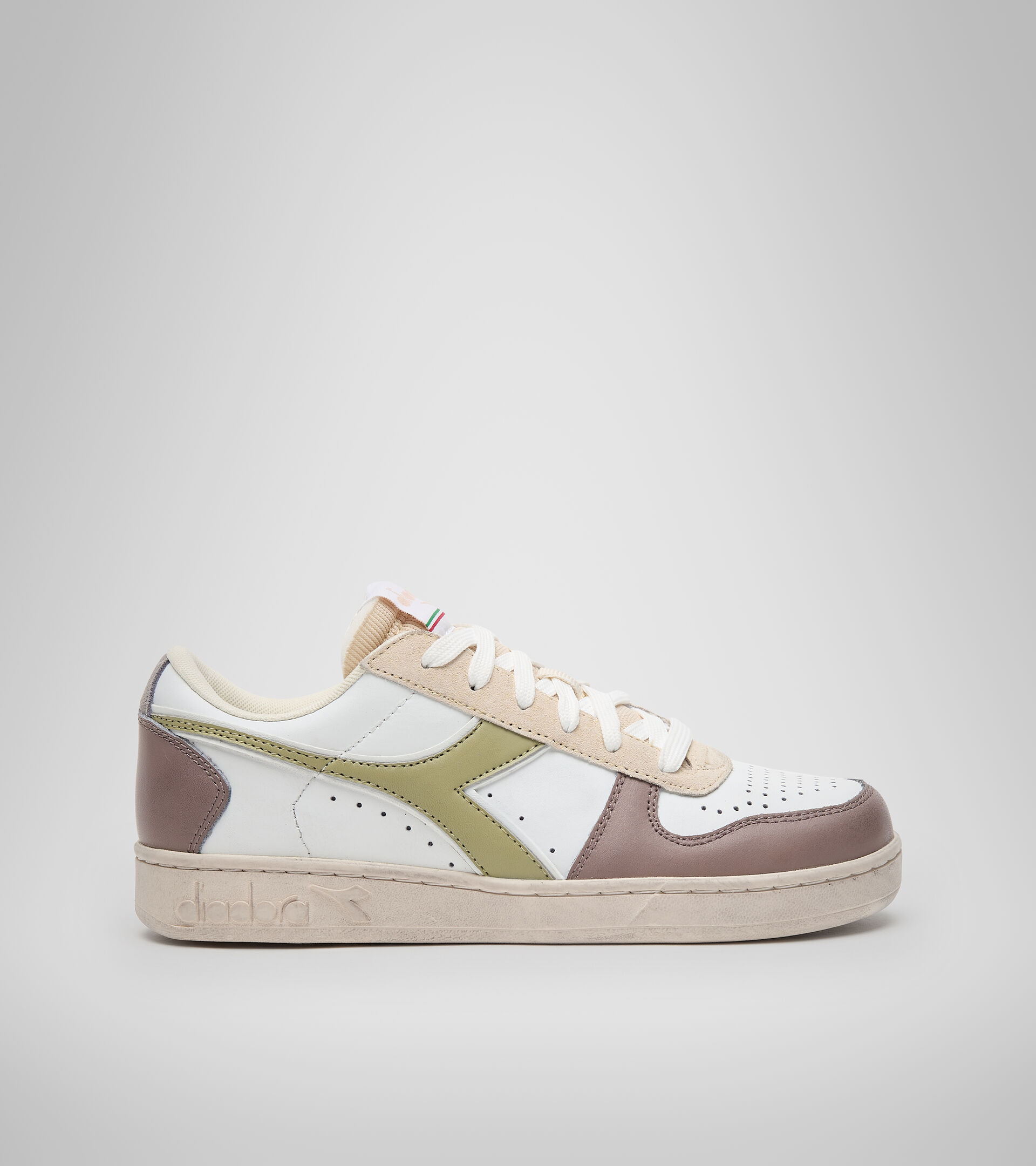 Sports shoes - Women MAGIC BASKET LOW ICONA WN WHITE/ANTLER/FLINT GRAY - Diadora
