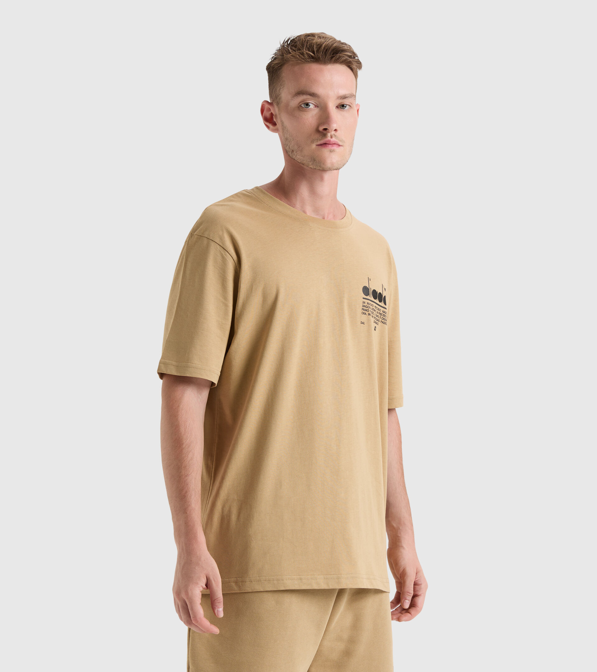 Camiseta de algodón - Unisex T-SHIRT SS MANIFESTO BEIGE DORADO - Diadora