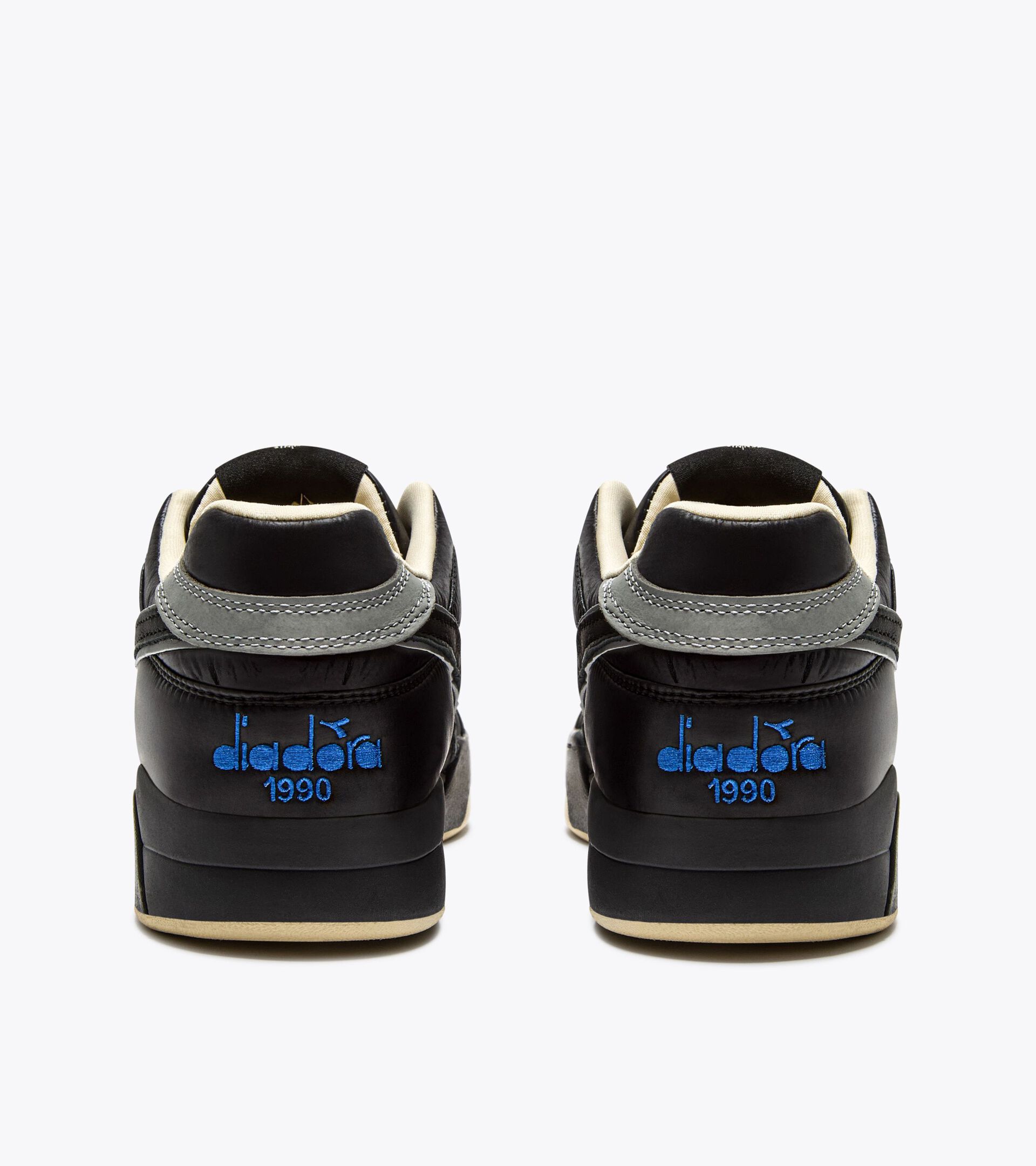 Heritage sneaker - All-gender
B.560 BOMBER BLACK - Diadora