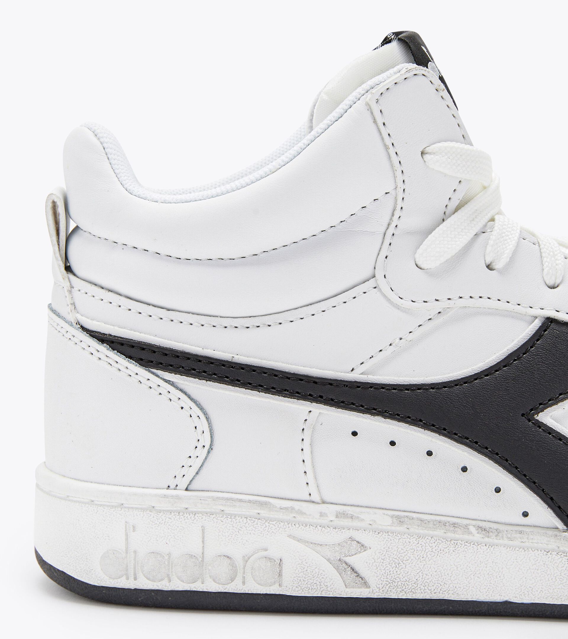 Chaussures de sportswear - Gender neutral MAGIC BASKET DEMI ICONA BLANC/BLANC/NOIR - Diadora