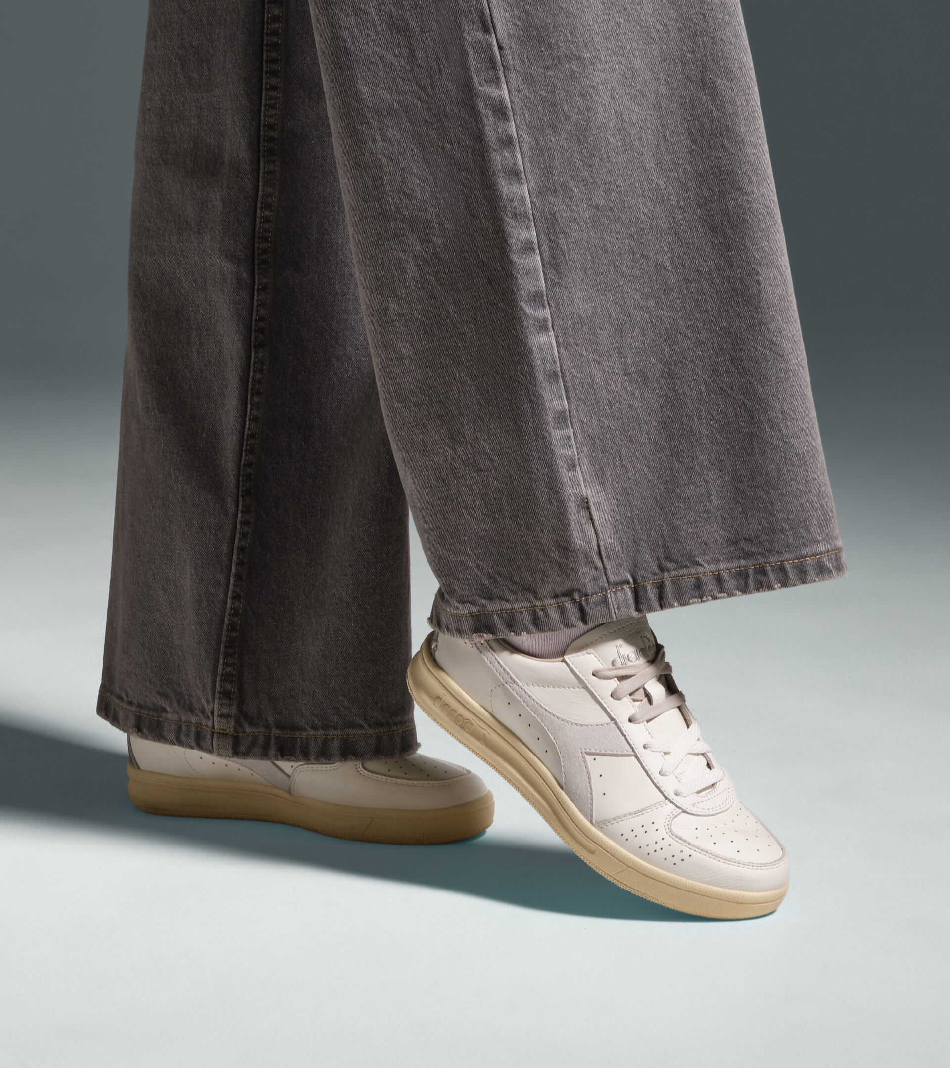 Heritage leather sneaker - All-gender
 B.ELITE X-STITCH WN WHITE/SILVER - Diadora