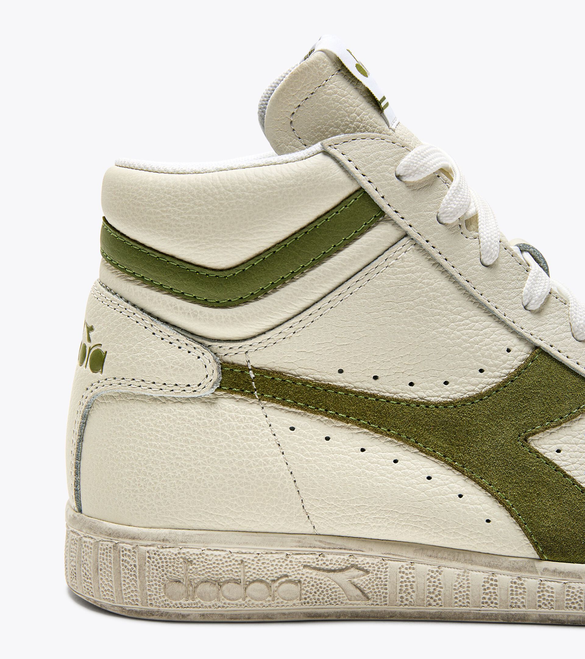 Sporty sneakers - Gender neutral GAME L HIGH WAXED SUEDE POP WHITE/FERN - Diadora