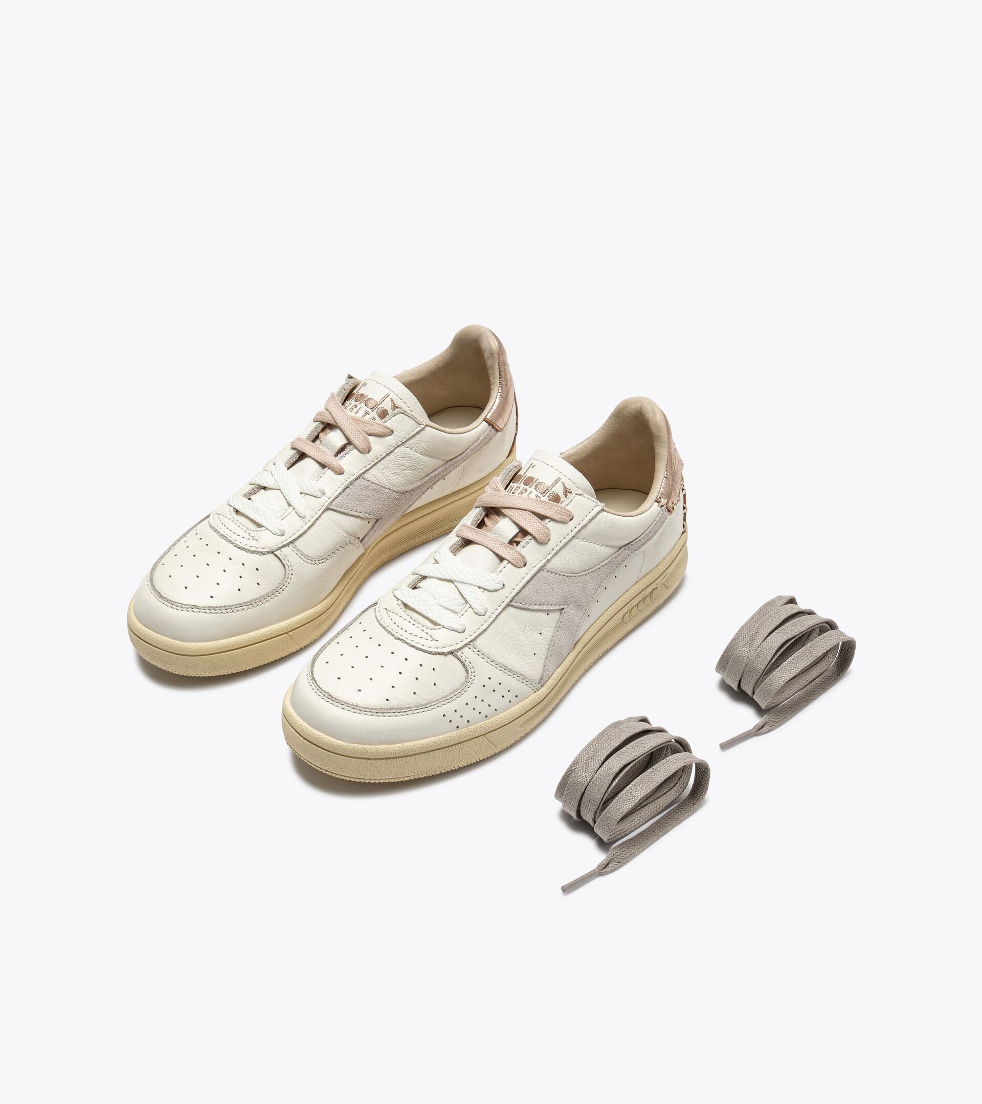Heritage leather sneaker - All-gender
 B.ELITE X-STITCH WN WHITE/FROSTED ALMOND - Diadora
