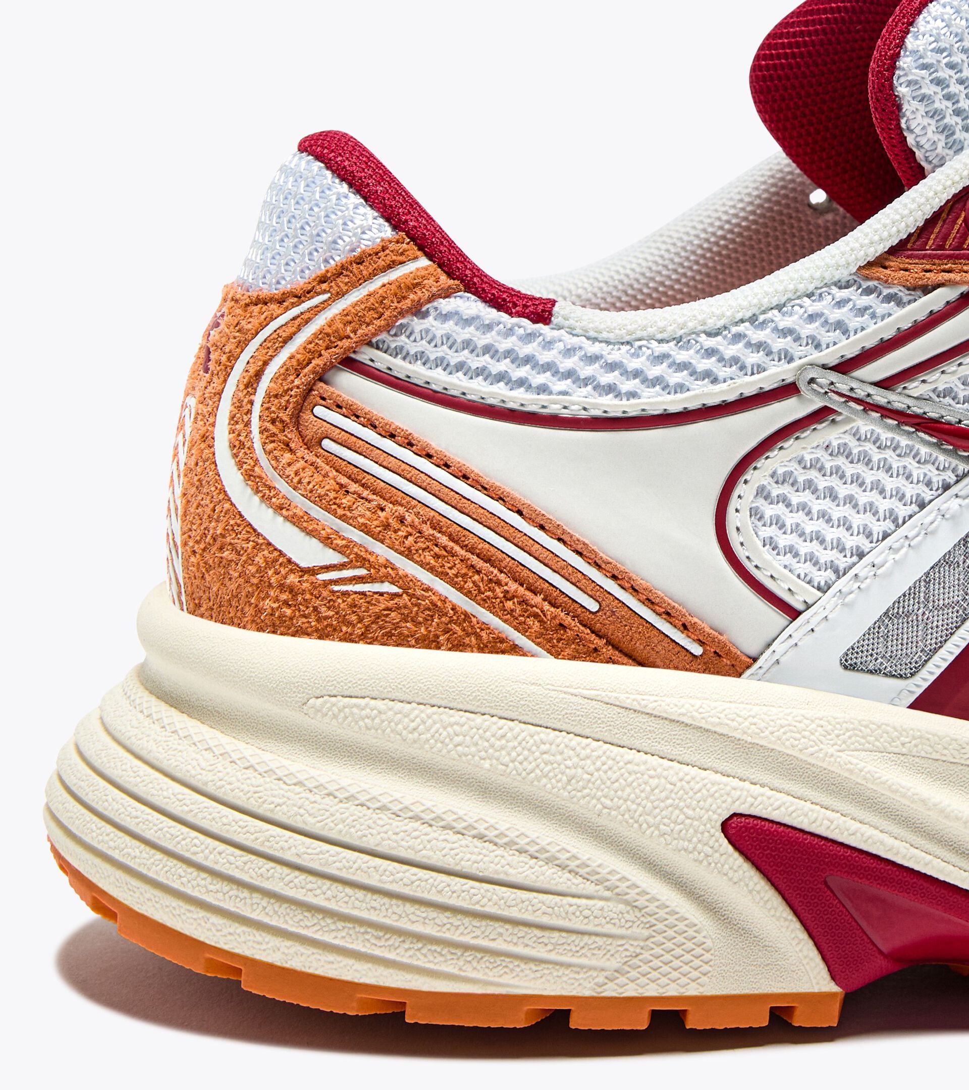 Sports sneakers - All-Gender
 MYTHOS STAR WHITE/ORANGE SUNSET - Diadora