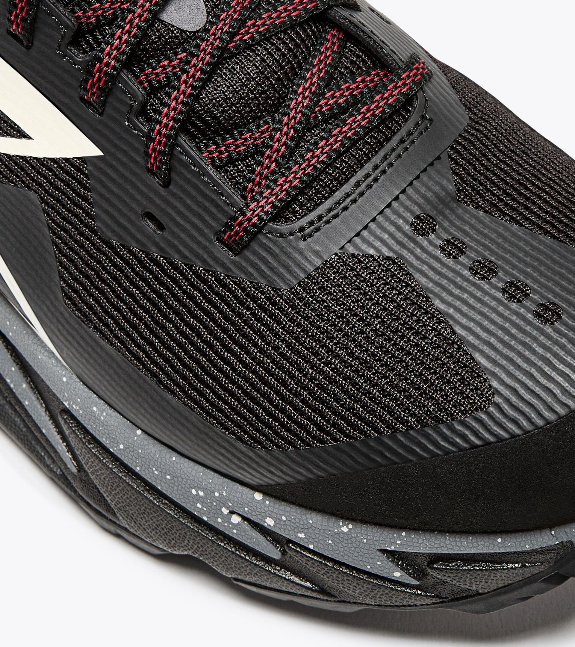 Trail running shoe - All-Gender SESTRIERE-XT 2 BLACK/STEEL GRAY - Diadora