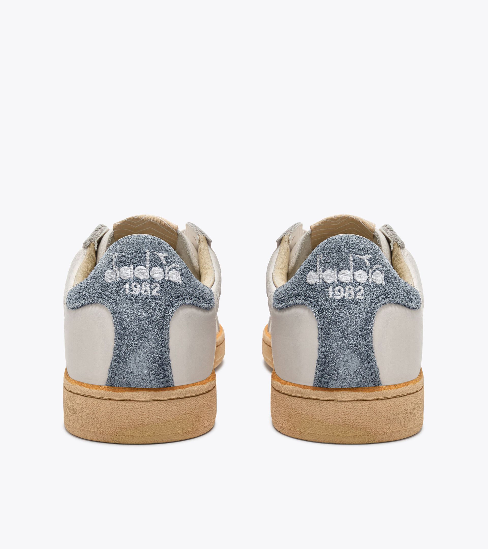 Heritage Leather Sneakers - All-gender
 PRESTIGE PLAIN USED FLINT STONE - Diadora