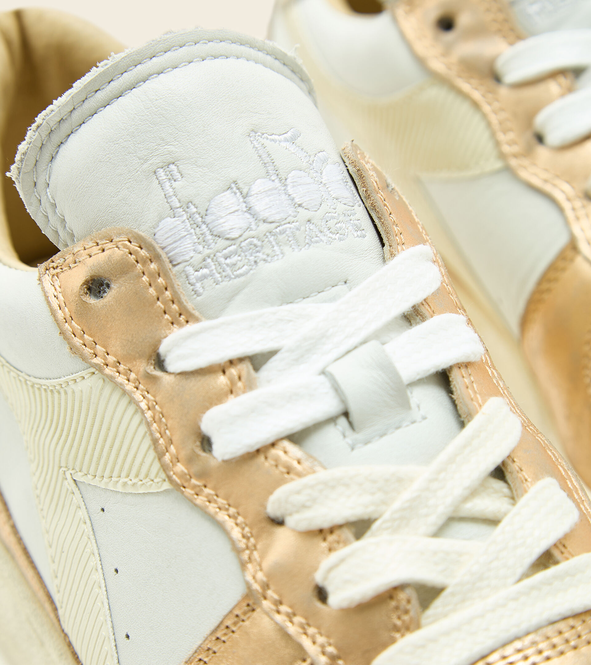 Heritage shoes - Unisex MI BASKET LOW METALLIC DIRTY WHITE/GOLD - Diadora