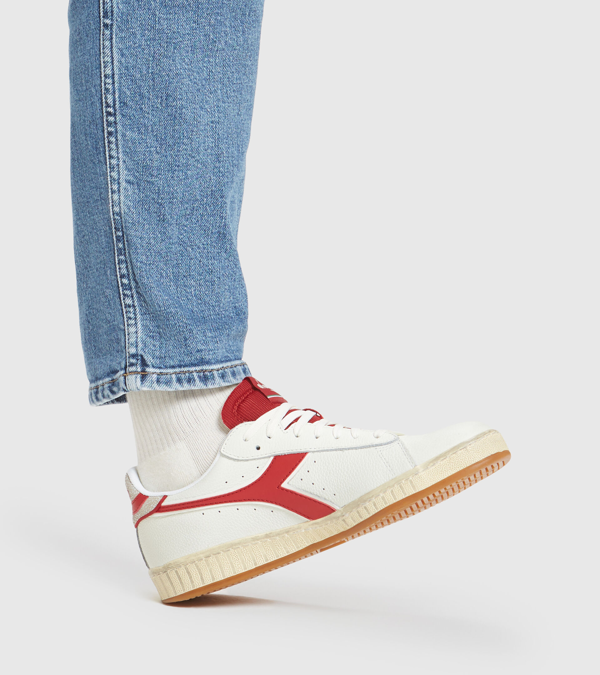 Sports shoe - Unisex GAME L LOW ICONA WHITE/RED PEPPER - Diadora