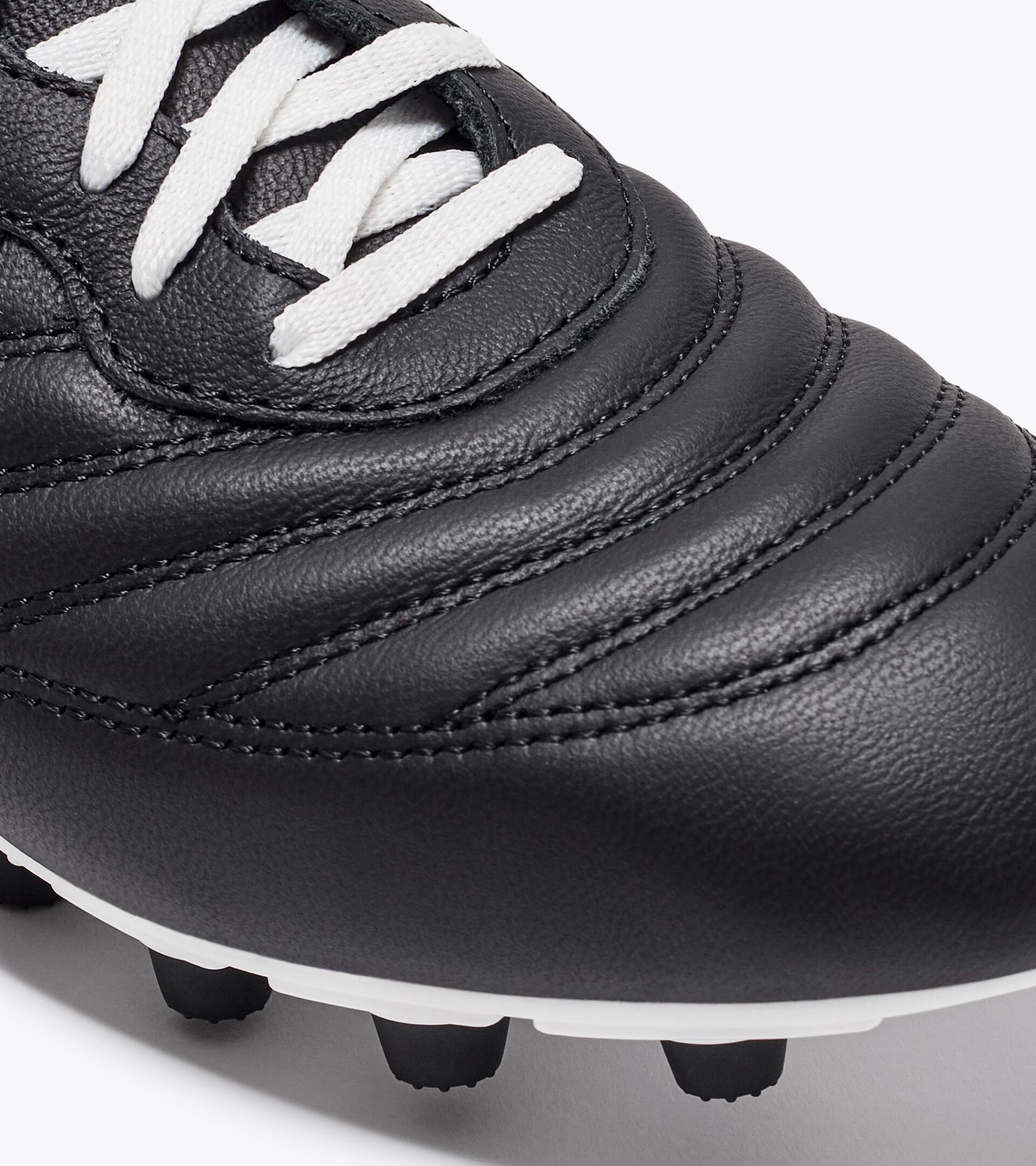 Calcio boots for firm ground - Men's BRASIL OG LT T MDPU BLACK /WHITE - Diadora