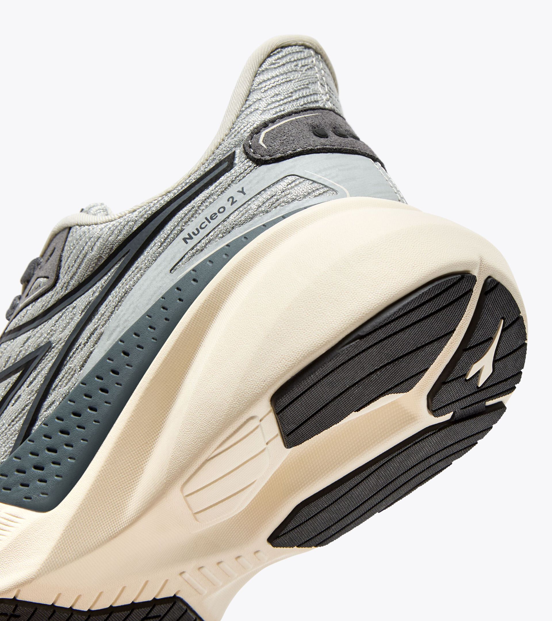 Running shoe - Stability and lightness - Boys and girls
 NUCLEO 2 Y SILVER DD/WHISPER WHITE - Diadora
