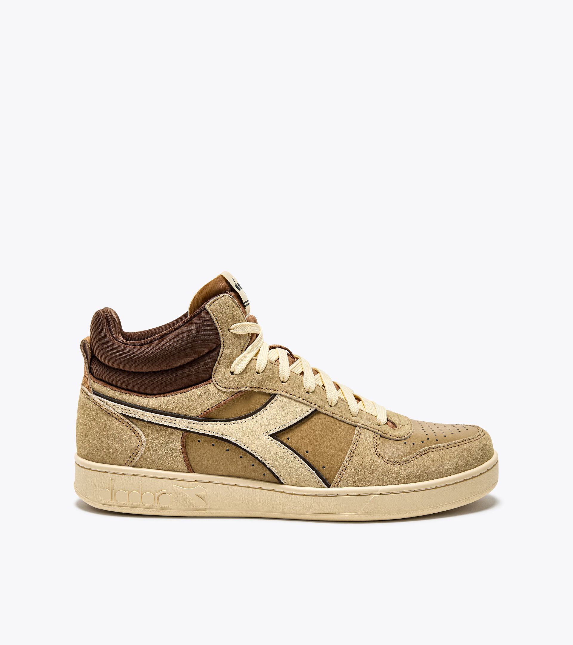 Sporty sneakers - All-Gender MAGIC BASKET DEMI CUT SUEDE LEATHER BEIGE CROISSANT - Diadora