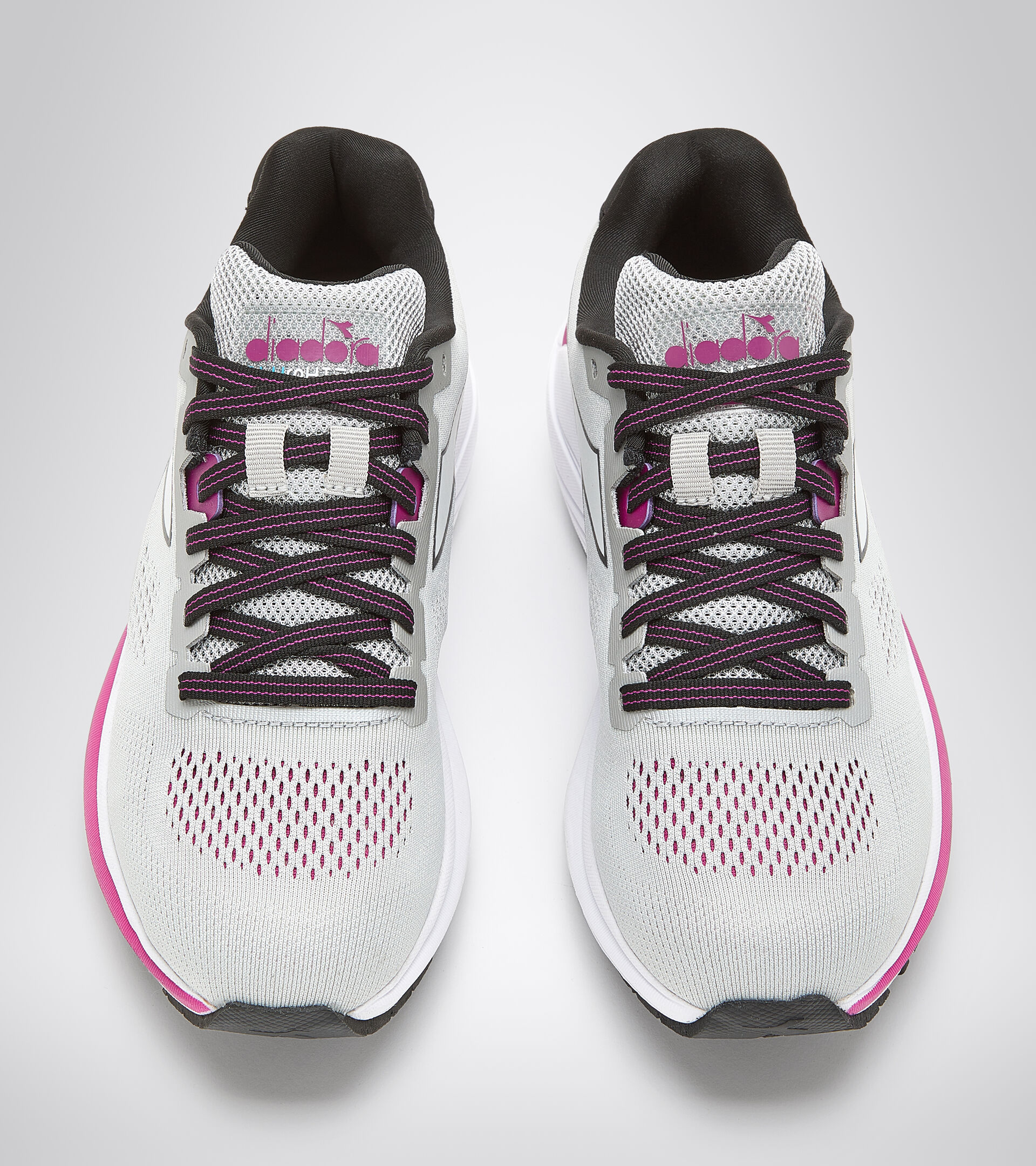 Running shoes - Women MYTHOS BLUSHIELD 7 VORTICE W SILVER DD/BLACK/WHITE - Diadora
