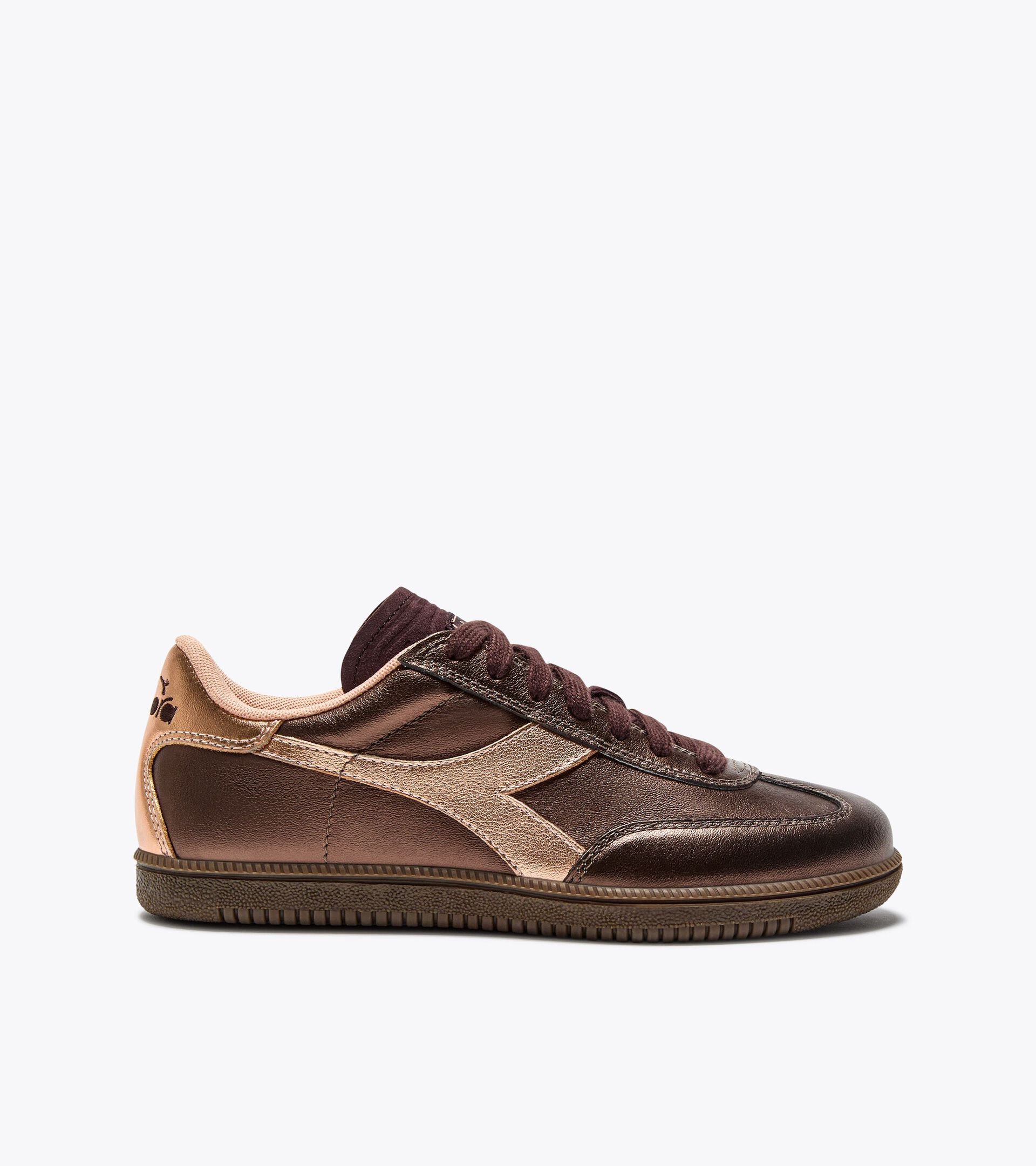 Zapatilla de piel metalizada - Para todos los géneros
TRAINER METALIZED VIOLA CHOCOLATA - Diadora