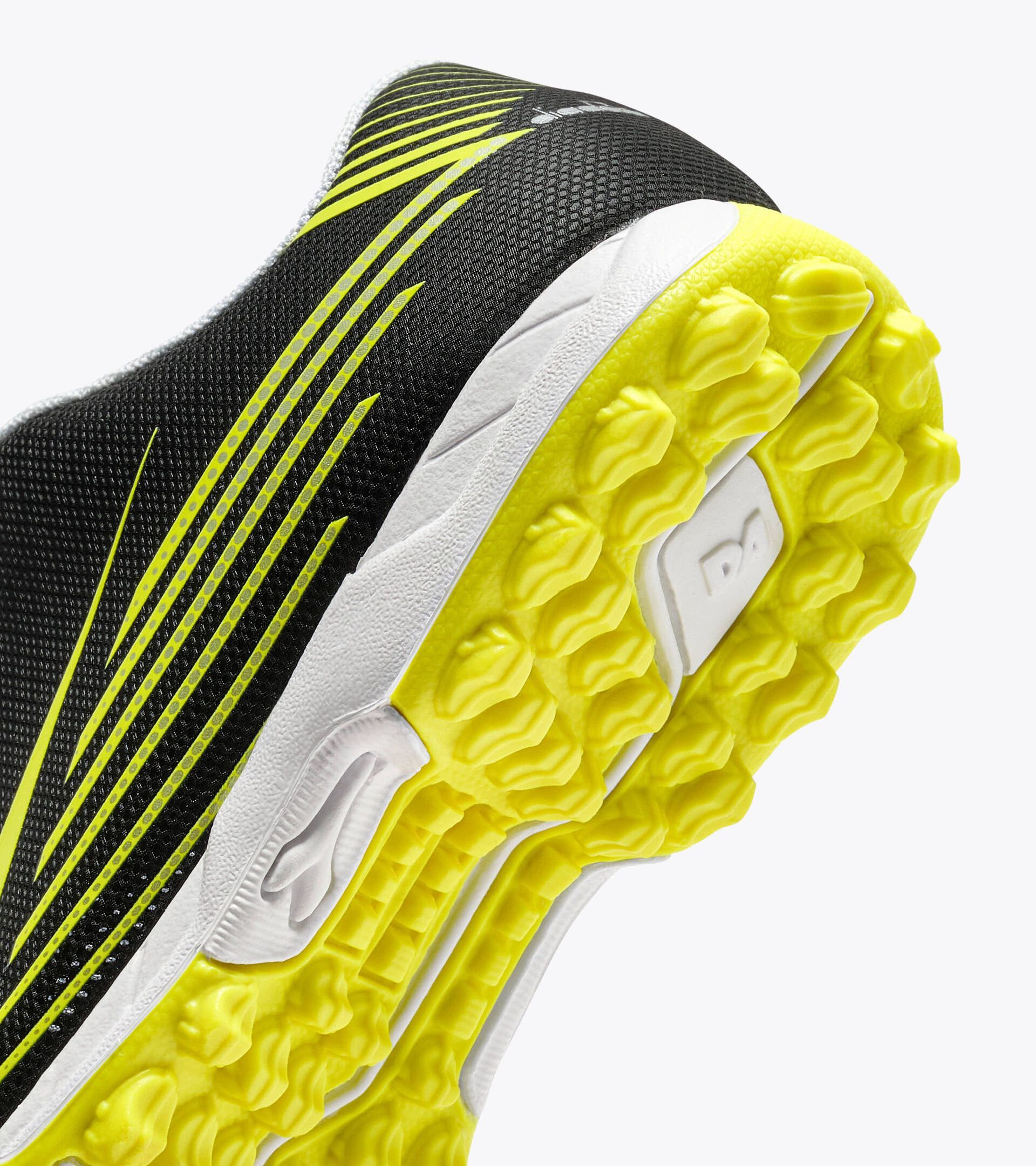 Bota de f&uacute;tbol para superficies sint&eacute;ticas - J&uacute;nior
 PICHICHI 8 TF JR NERO/GIALLO FL DD/ARGENTO DD - Diadora